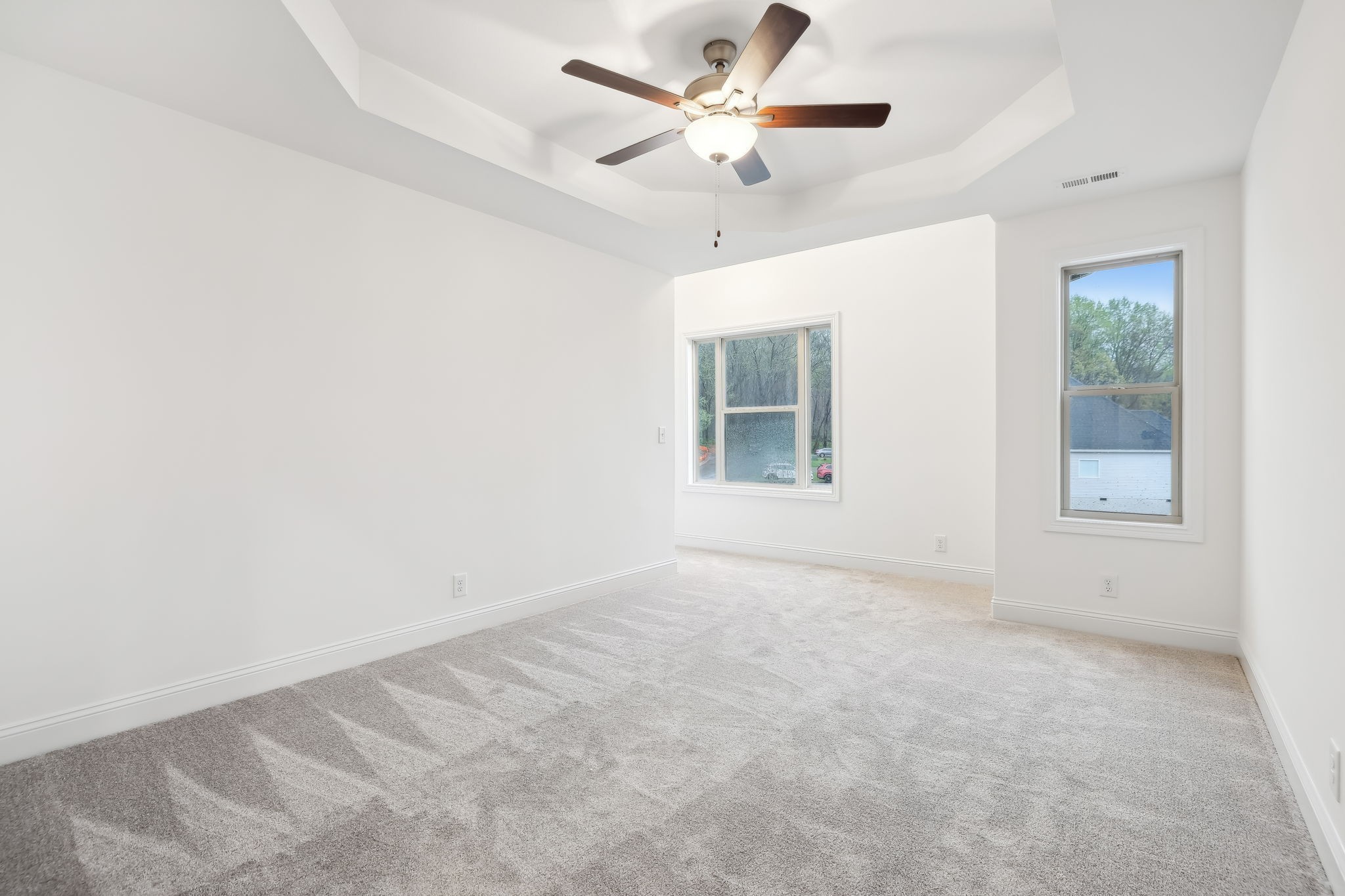 Clarksville, Tennessee, 37043, United States, 4 Bedrooms Bedrooms, ,4 BathroomsBathrooms,Residential,For Sale,2005810