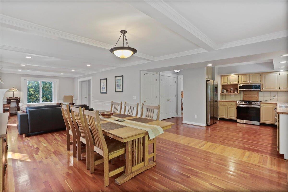 Mcgaheysville, Virginia, 22840, United States, 4 Bedrooms Bedrooms, ,4 BathroomsBathrooms,Residential,For Sale,1877155