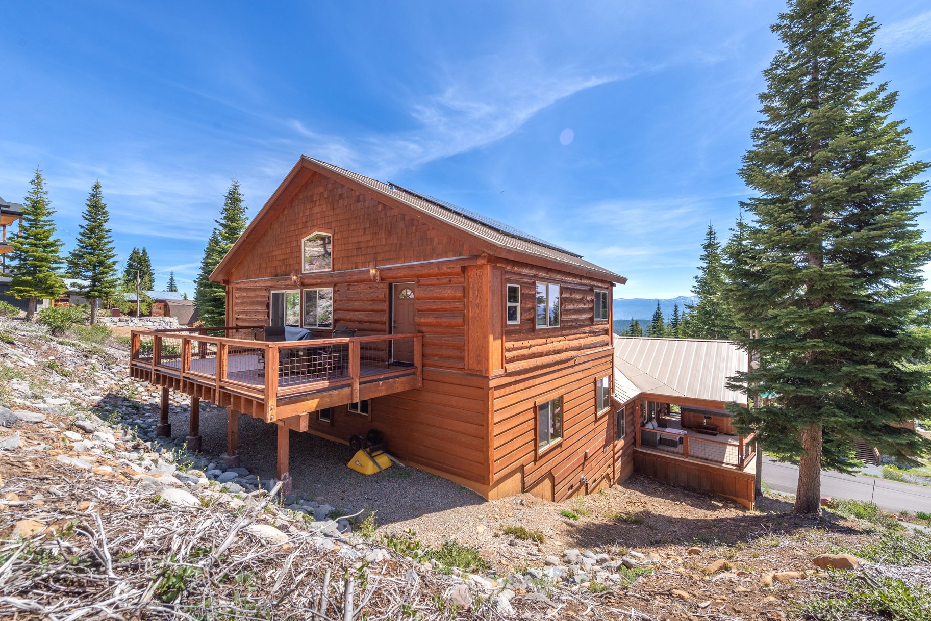  Beautiful Log Home with Carson Range Views from Every Floor - 物件實景