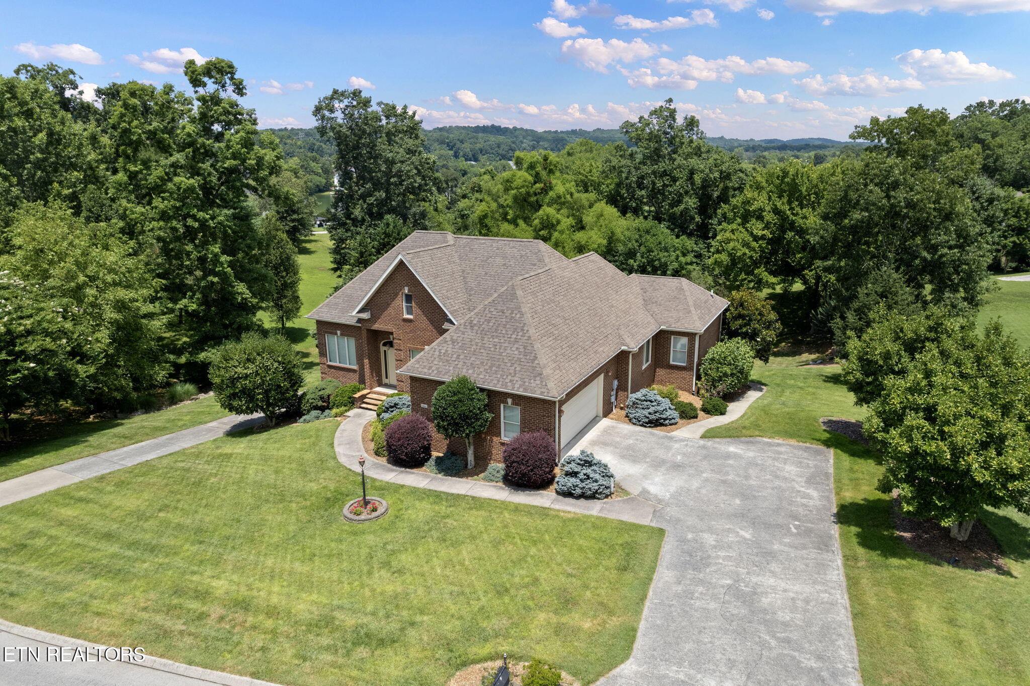 Kingston, Tennessee, 37763, United States, 3 Bedrooms Bedrooms, ,4 BathroomsBathrooms,Residential,For Sale,1885979
