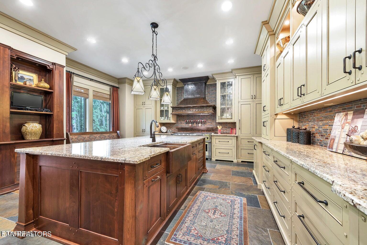 Louisville, Tennessee, 37777, United States, 3 Bedrooms Bedrooms, ,4 BathroomsBathrooms,Residential,For Sale,1821192