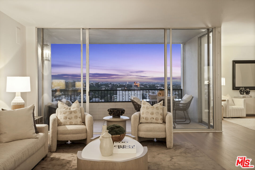 West Hollywood, California, 90069, United States, 2 Bedrooms Bedrooms, ,2 BathroomsBathrooms,Residential,For Sale,1910905