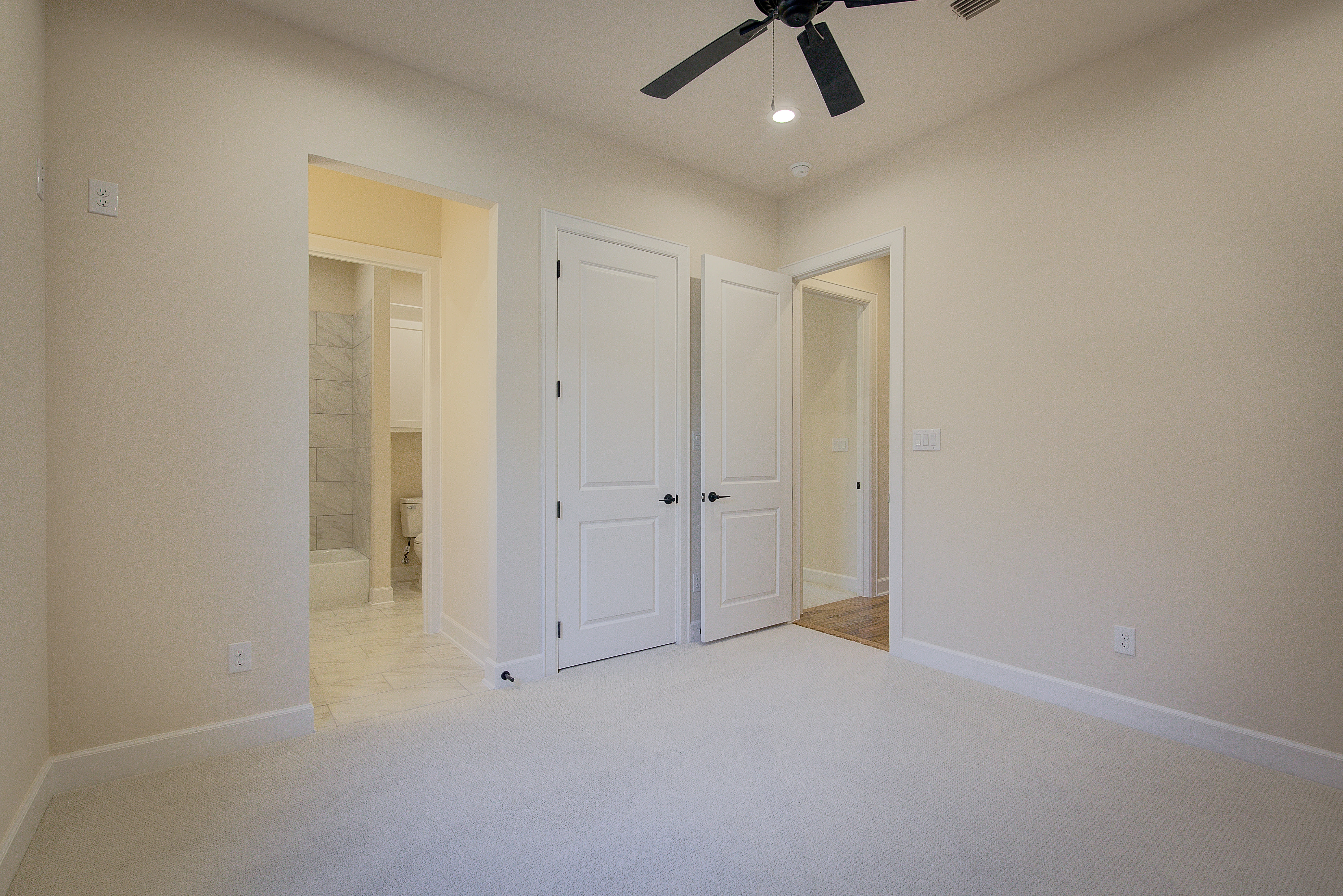 Mineola, Texas, 75773, United States, 4 Bedrooms Bedrooms, ,4 BathroomsBathrooms,Residential,For Sale,1981031