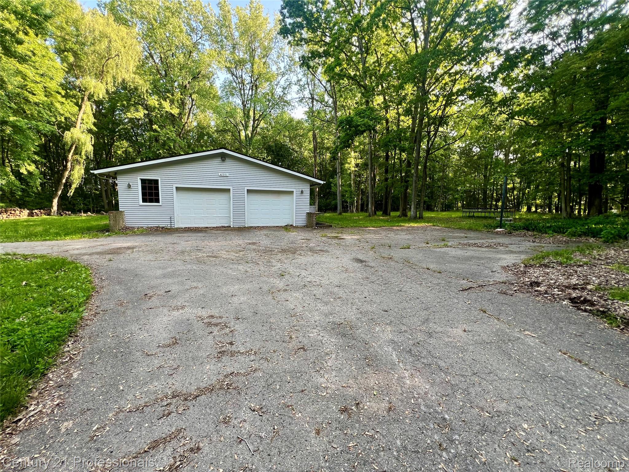 Northville, Michigan, 48167, United States, 4 Bedrooms Bedrooms, ,3 BathroomsBathrooms,Residential,For Sale,1923225