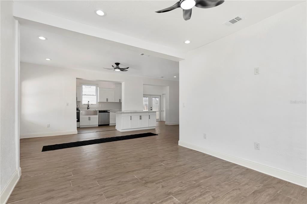 St Petersburg, Florida, 33713, United States, 4 Bedrooms Bedrooms, ,3 BathroomsBathrooms,Residential,For Sale,1932067