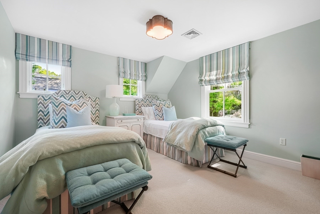 Wellesley, Massachusetts, 02481, United States, 2 Bedrooms Bedrooms, ,3 BathroomsBathrooms,Residential,For Sale,1941651