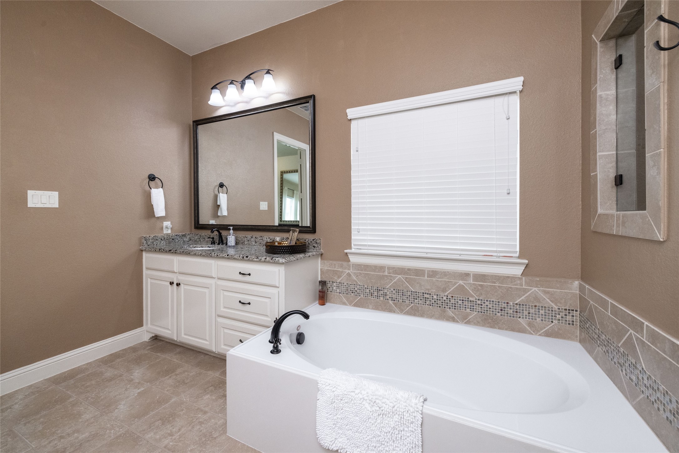 Roanoke, Texas, 76262, United States, 4 Bedrooms Bedrooms, ,5 BathroomsBathrooms,Residential,For Sale,1827754