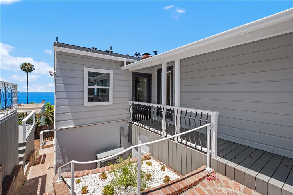 Laguna Beach, California, 92651, United States, 2 Bedrooms Bedrooms, ,3 BathroomsBathrooms,Residential,For Sale,1998159