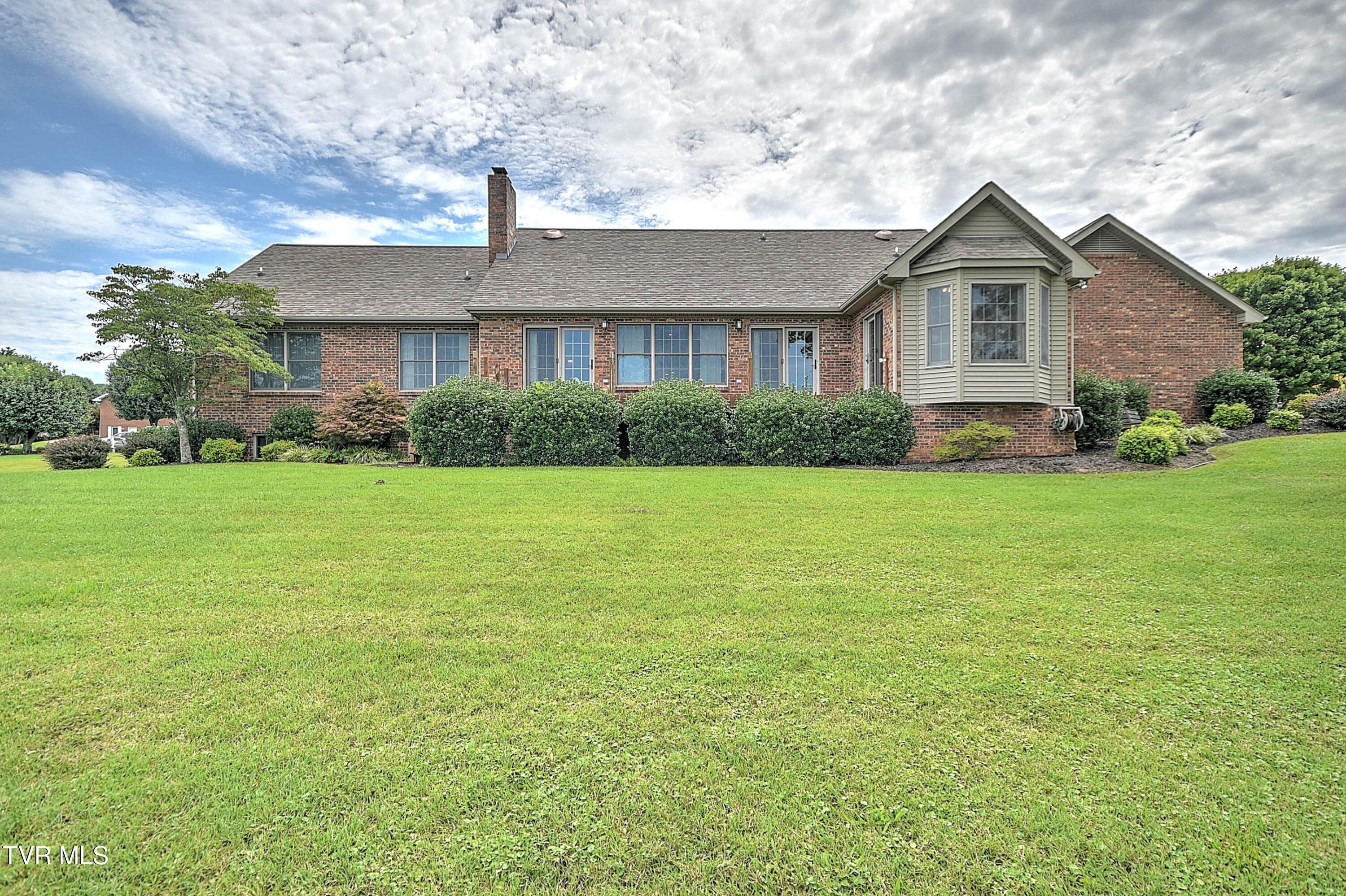 Greeneville, Tennessee, 37745, United States, 4 Bedrooms Bedrooms, ,4 BathroomsBathrooms,Residential,For Sale,1899304