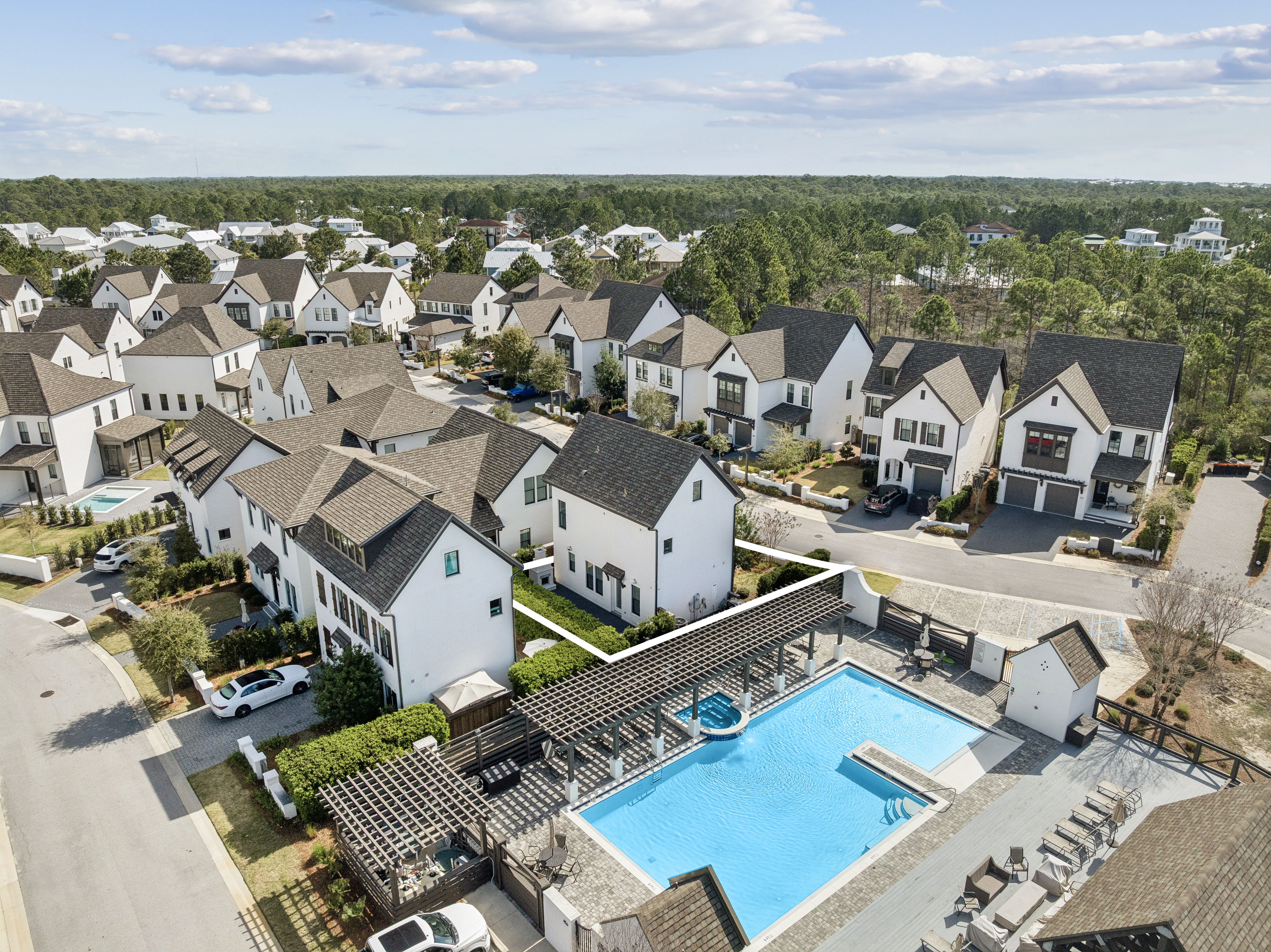  Multi-Level Refined Coastal Home In Gated Community Near Beach Access - 物件實景