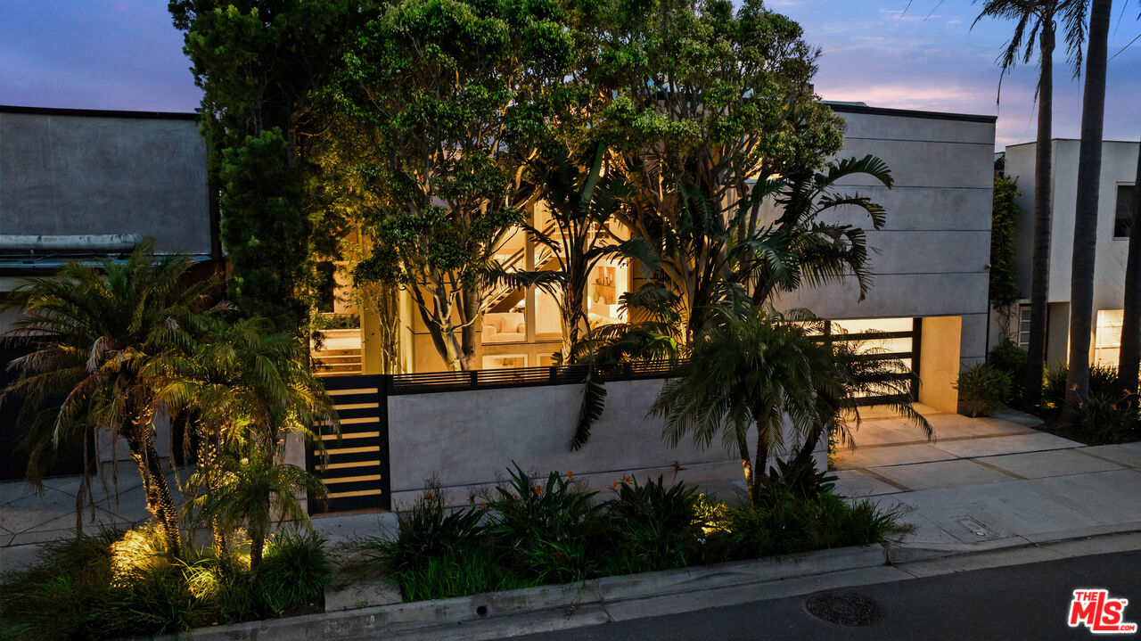 Malibu, California, 90265, United States, 3 Bedrooms Bedrooms, ,4 BathroomsBathrooms,Residential,For Sale,1807694