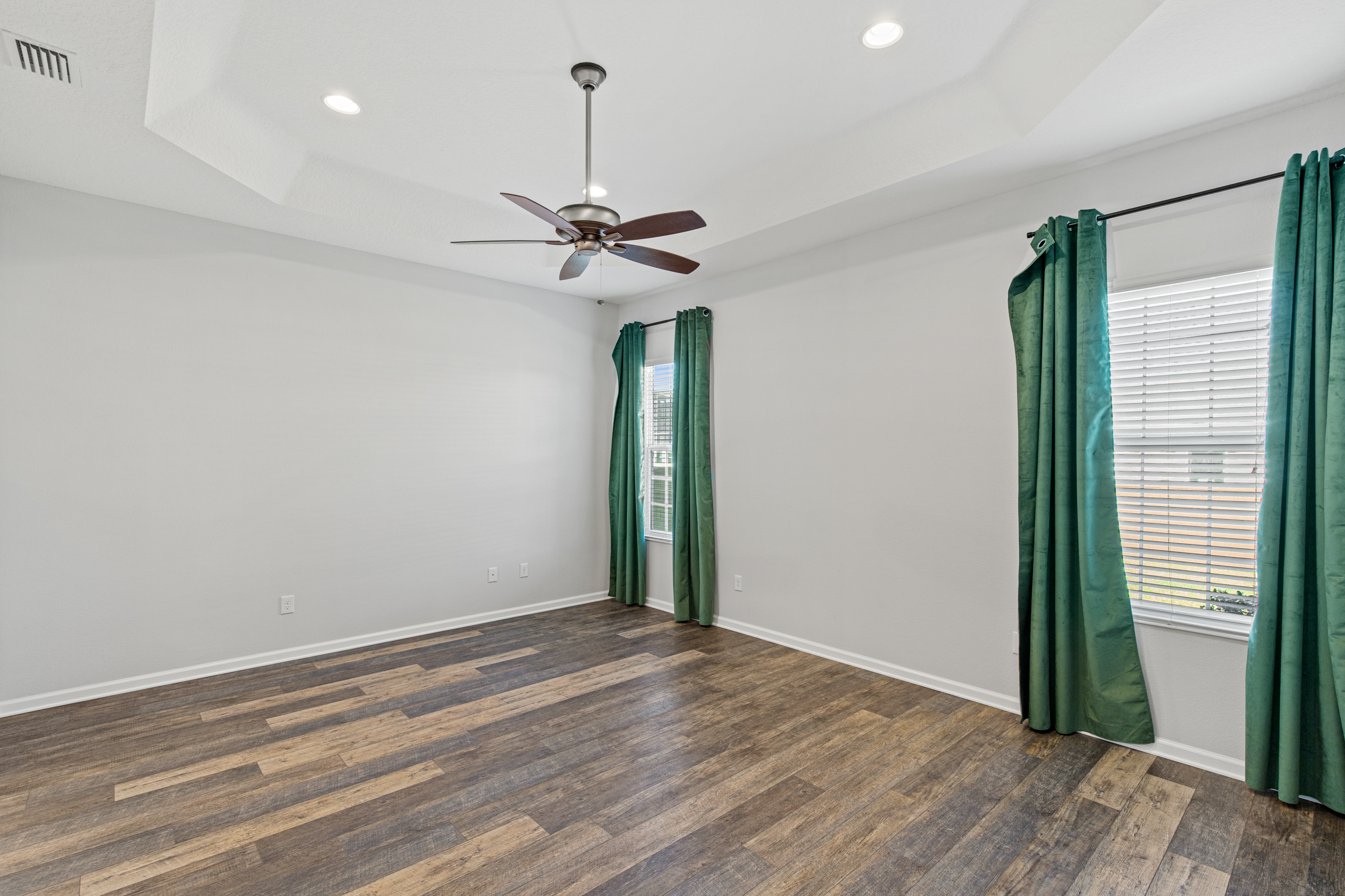 Oxford, Florida, 34484, United States, 3 Bedrooms Bedrooms, ,2 BathroomsBathrooms,Residential,For Sale,1989901