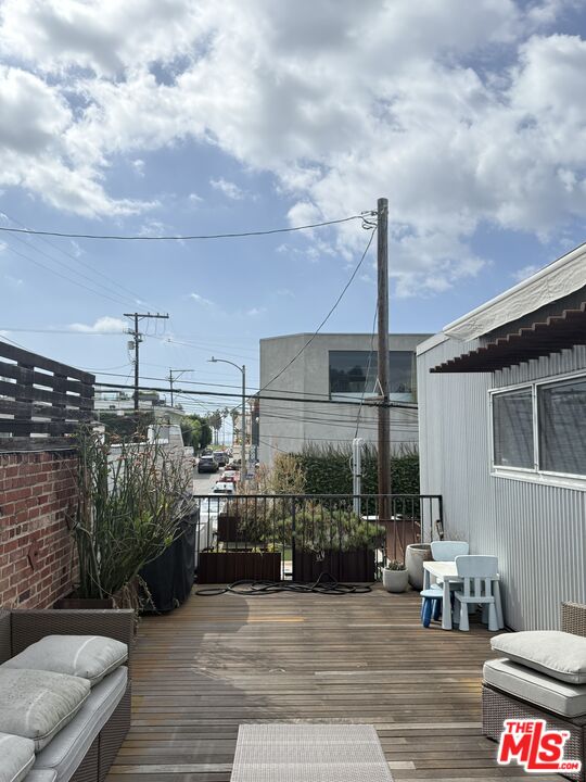 Venice, California, 90291, United States, 2 Bedrooms Bedrooms, ,2 BathroomsBathrooms,Residential,For Sale,1989635