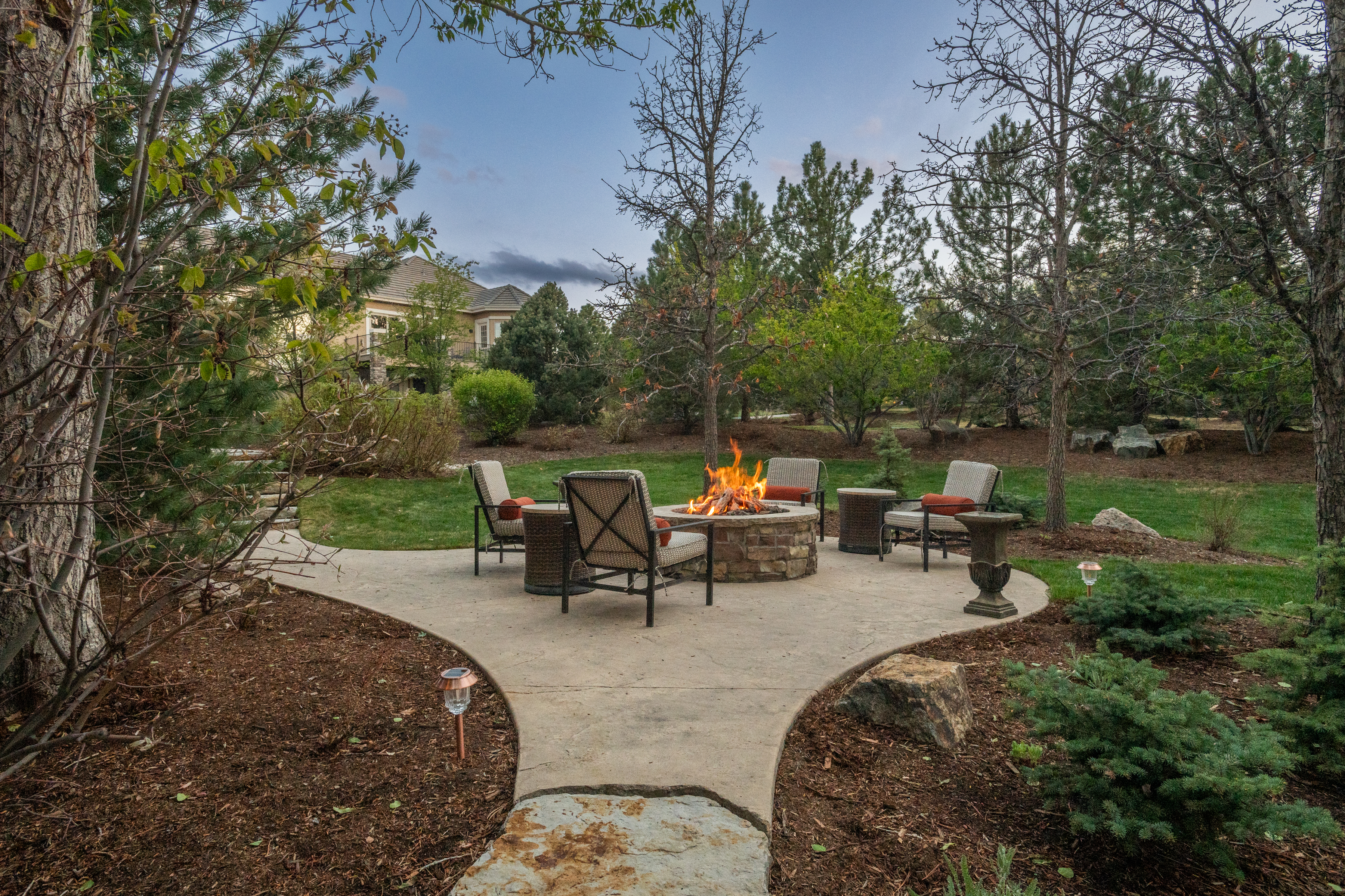  Cul-de-Sac Gem in Gated CPV: Gourmet Kitchen & Main-Level Primary Suite - 物件實景