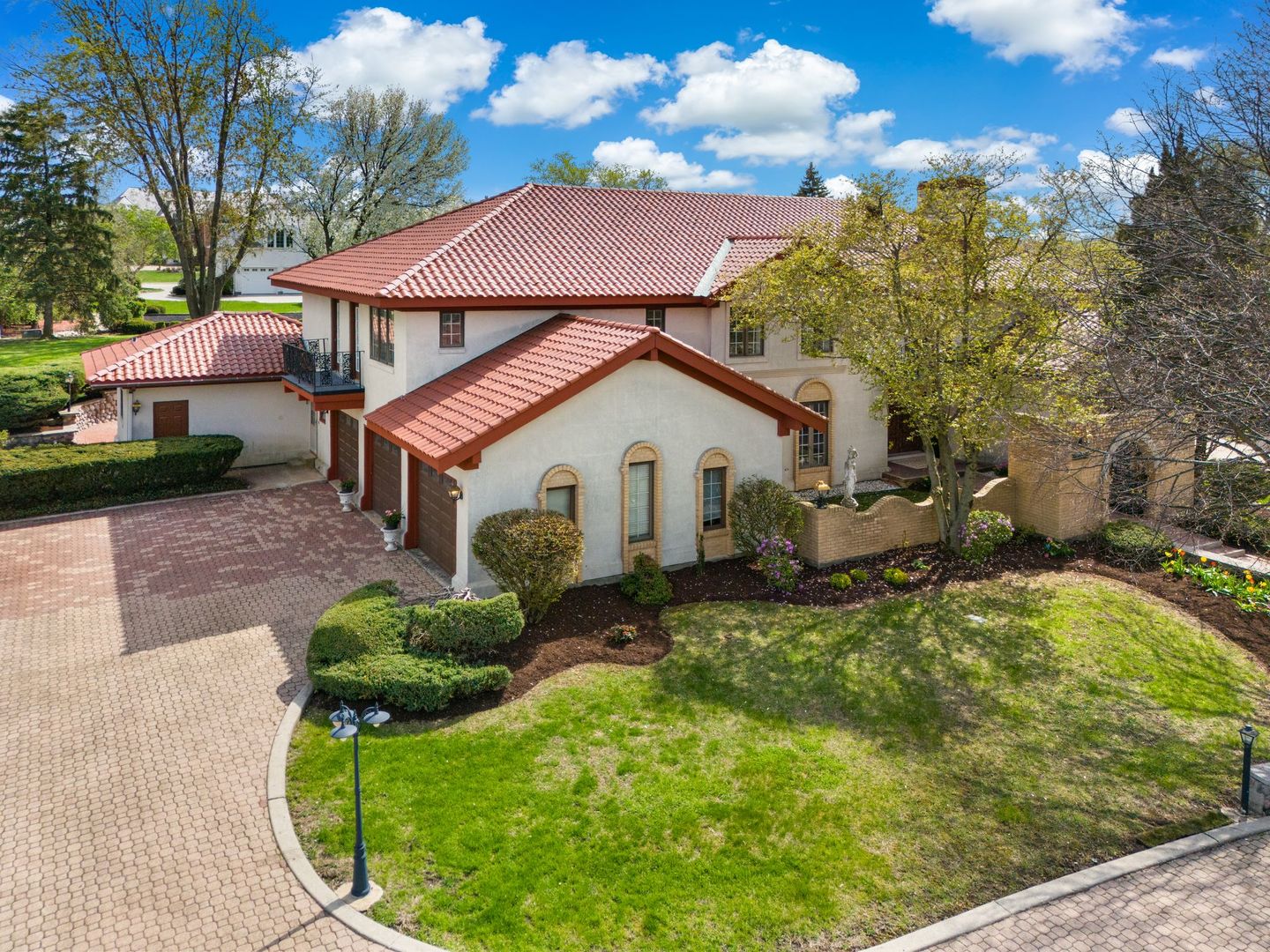 Oak Brook, Illinois, 60523, United States, 5 Bedrooms Bedrooms, ,6 BathroomsBathrooms,Residential,For Sale,1796873
