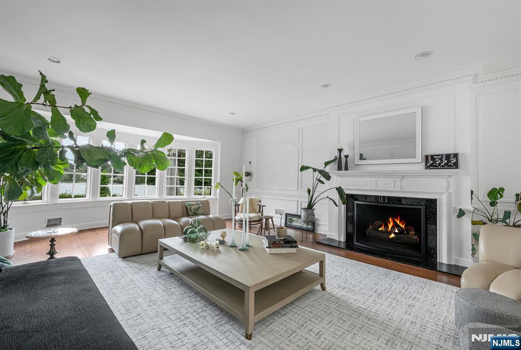 Franklin Lakes, New Jersey, 07417, United States, 6 Bedrooms Bedrooms, ,7 BathroomsBathrooms,Residential,For Sale,1903757