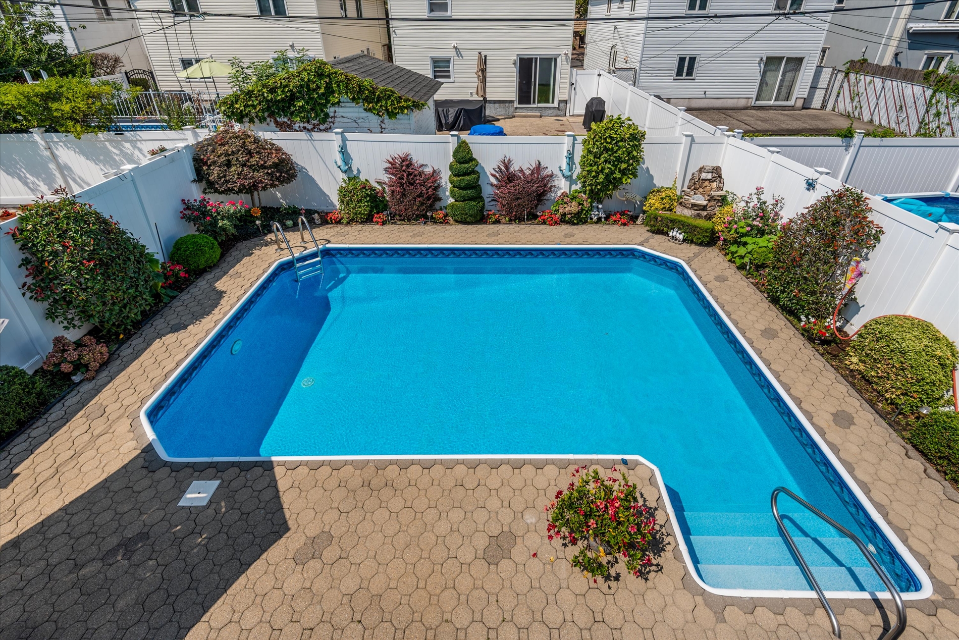 Howard Beach, New York, 11414, United States, 4 Bedrooms Bedrooms, ,2 BathroomsBathrooms,Residential,For Sale,1916184