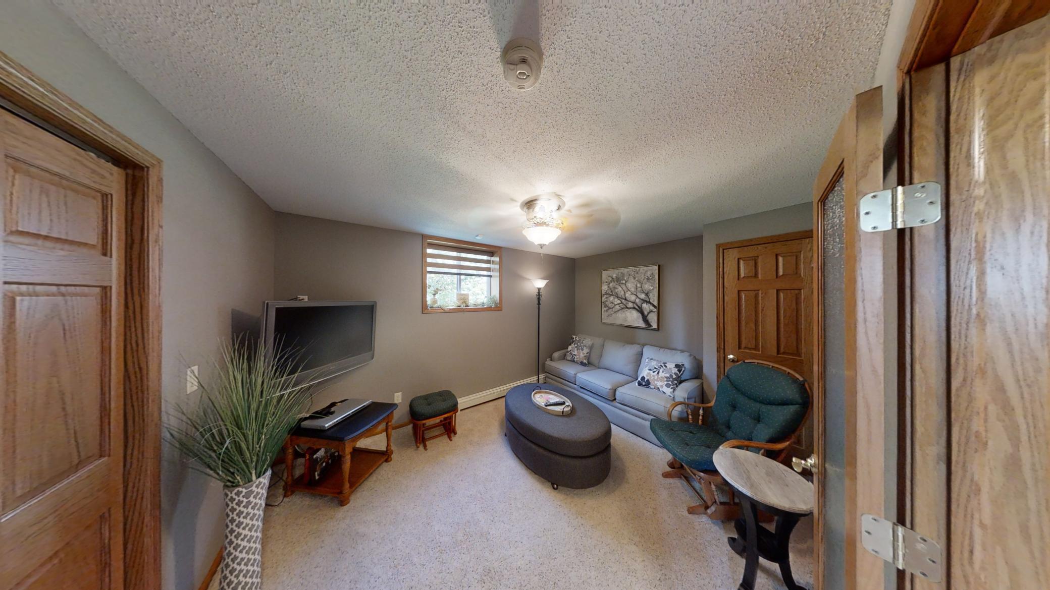 Alden, Minnesota, 56009, United States, 4 Bedrooms Bedrooms, ,1 BathroomBathrooms,Residential,For Sale,1920327