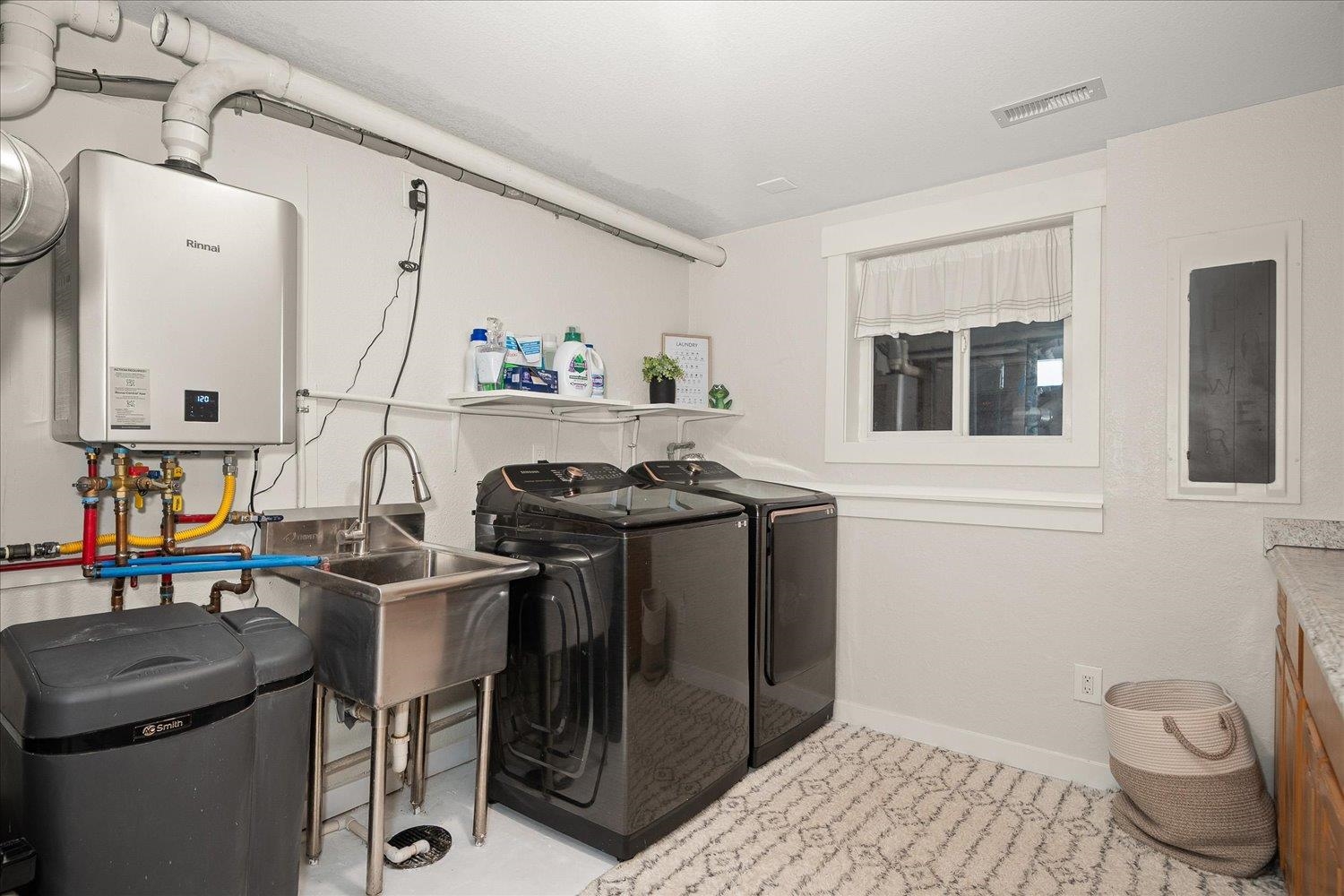 Colbert, Washington, 99005, United States, 5 Bedrooms Bedrooms, ,3 BathroomsBathrooms,Residential,For Sale,1998044