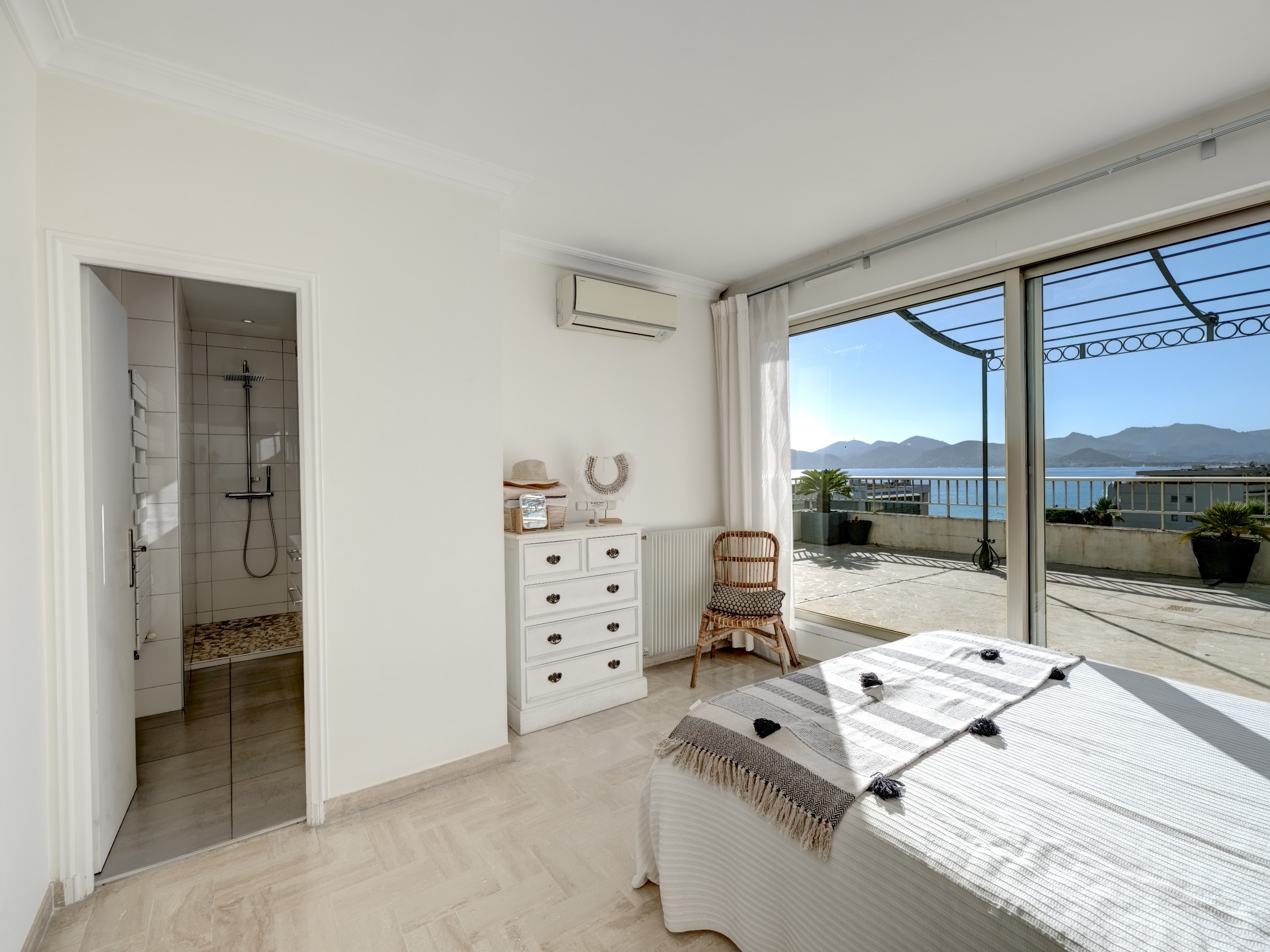  4-room duplex penthouse in Cannes Plages du Midi with terrace and sea view - 物件實景