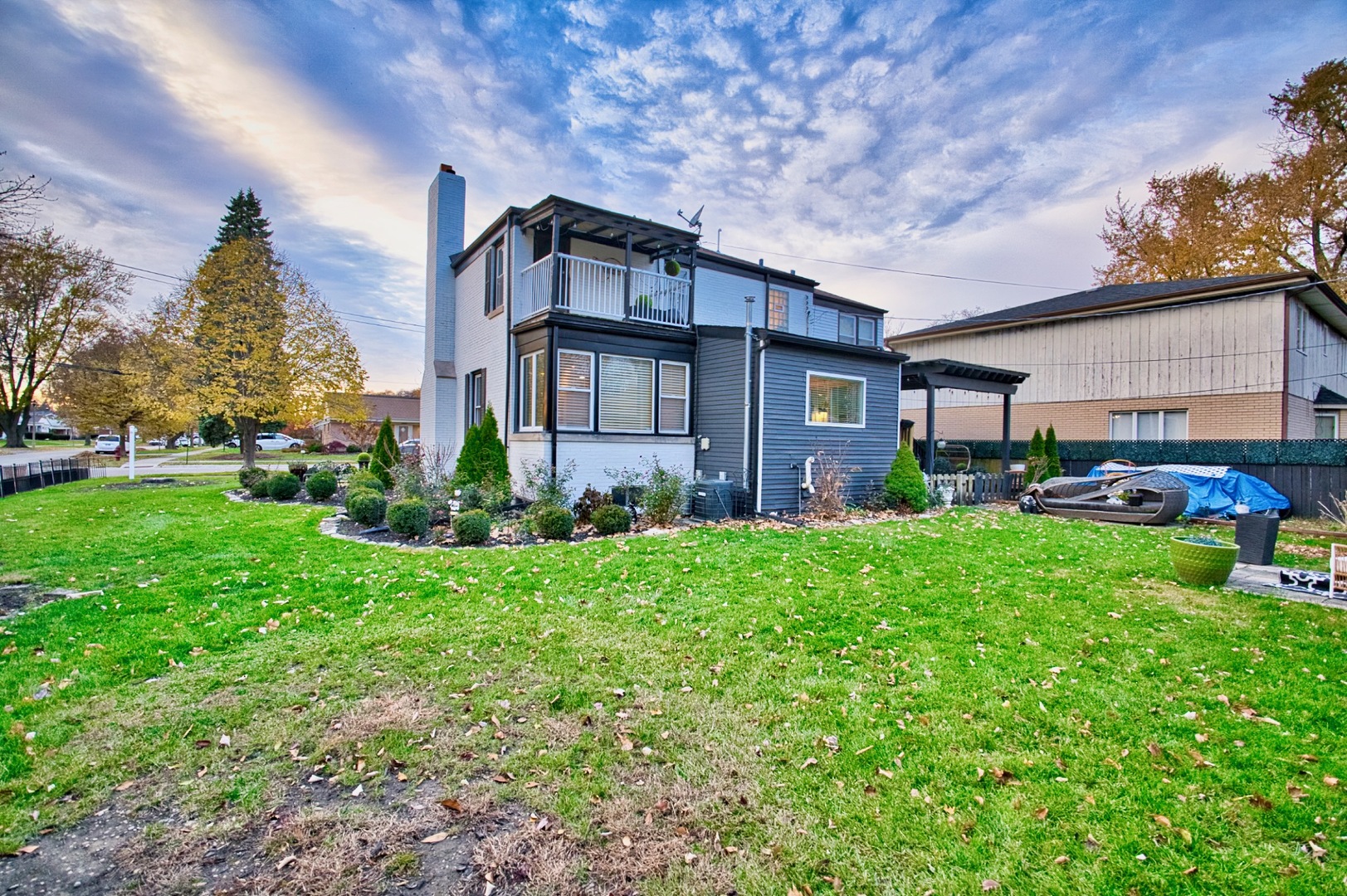 Skokie, Illinois, 60077, United States, 3 Bedrooms Bedrooms, ,4 BathroomsBathrooms,Residential,For Sale,2008583