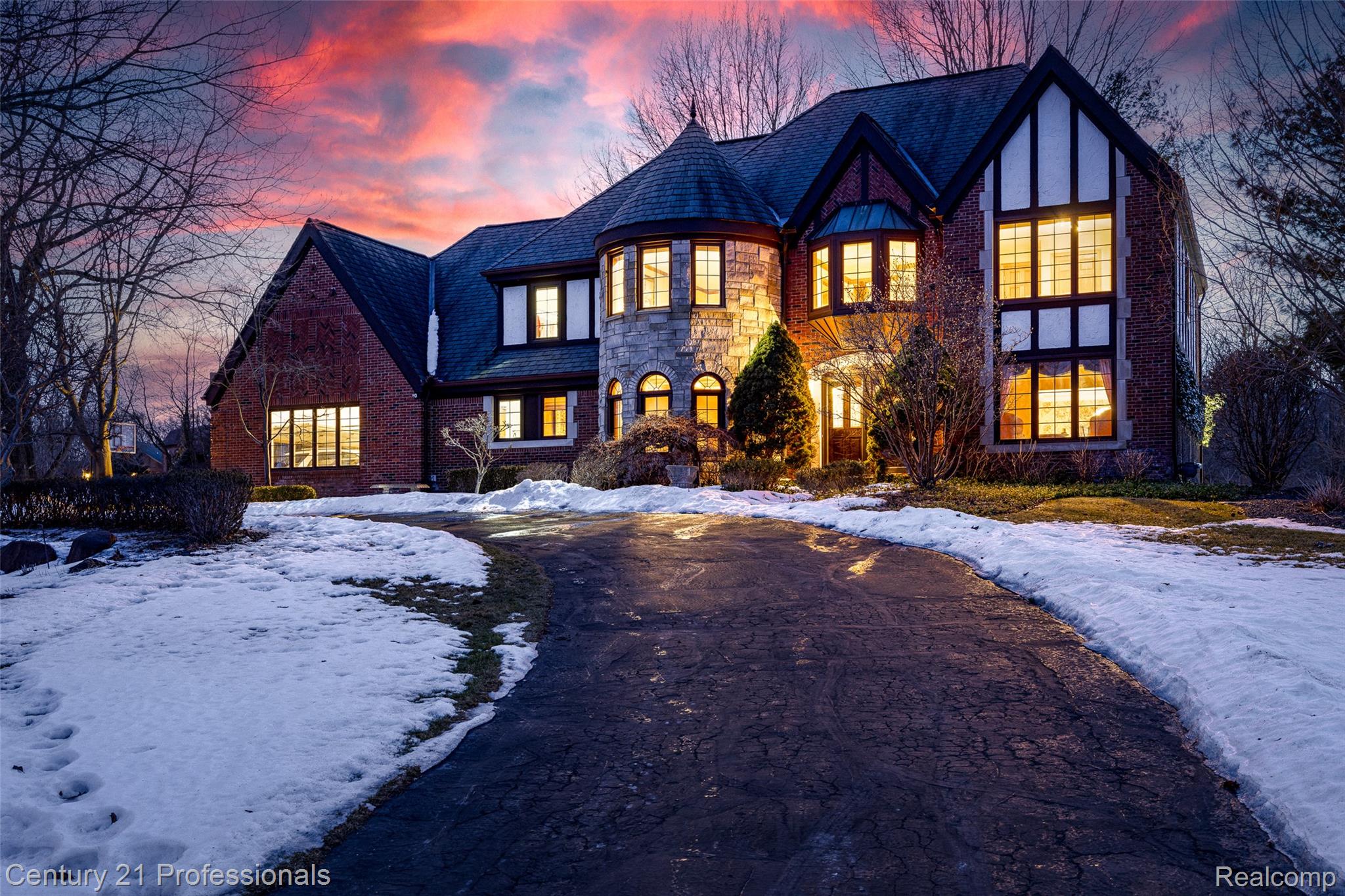 Rochester, Michigan, 48306, United States, 4 Bedrooms Bedrooms, ,3 BathroomsBathrooms,Residential,For Sale,1943231