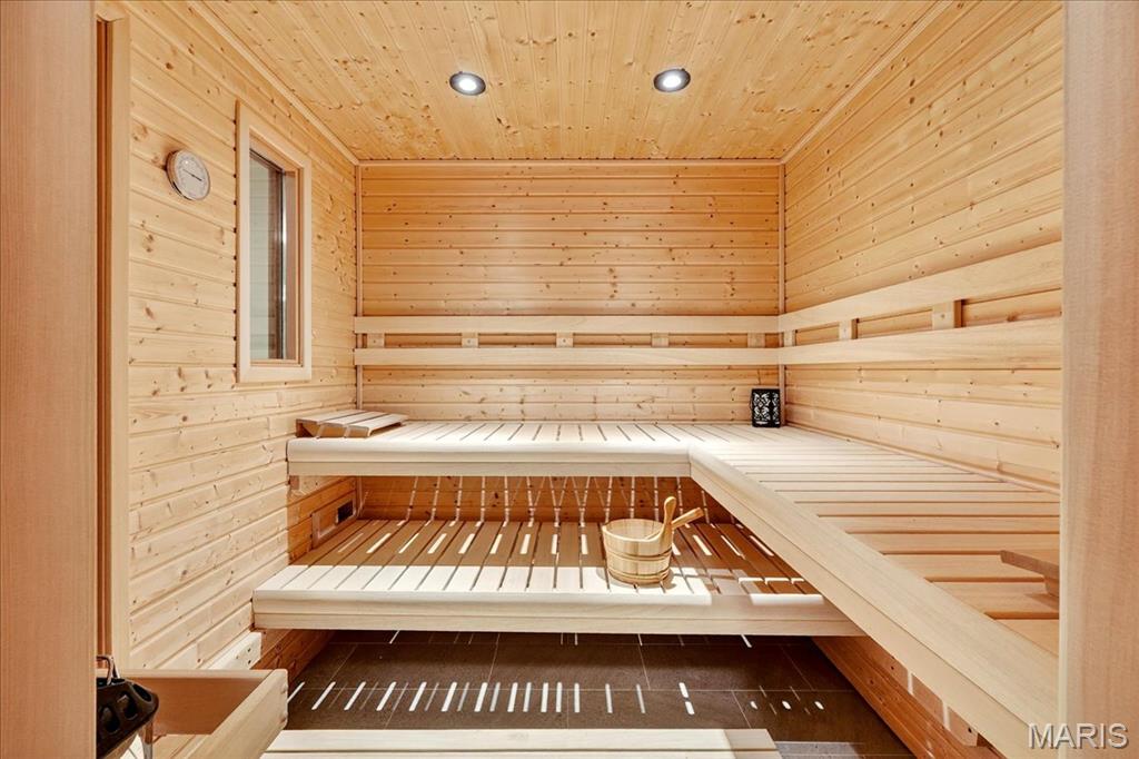 Town and Country, Missouri, 63141, United States, 6 Bedrooms Bedrooms, ,7 BathroomsBathrooms,Residential,For Sale,1992956