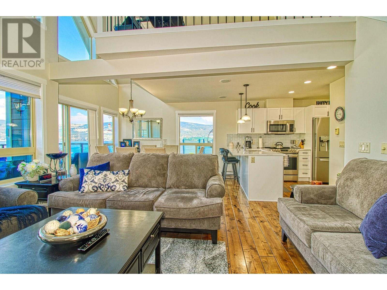 KELOWNA, British Columbia, V1Z 3R8, CA, 3 Bedrooms Bedrooms, ,2 BathroomsBathrooms,Residential,For Sale,1951529
