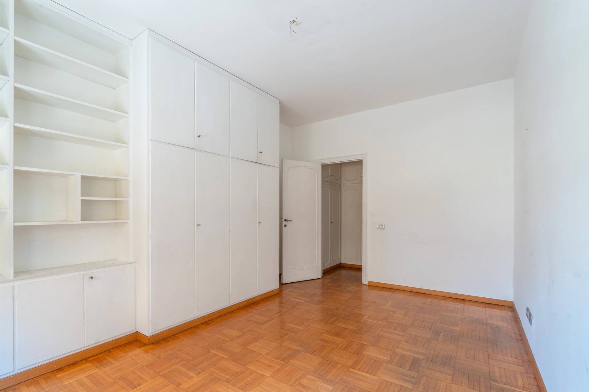 Roma, Roma, 00100, IT, 4 Bedrooms Bedrooms, ,2 BathroomsBathrooms,Residential,For Sale,1836935