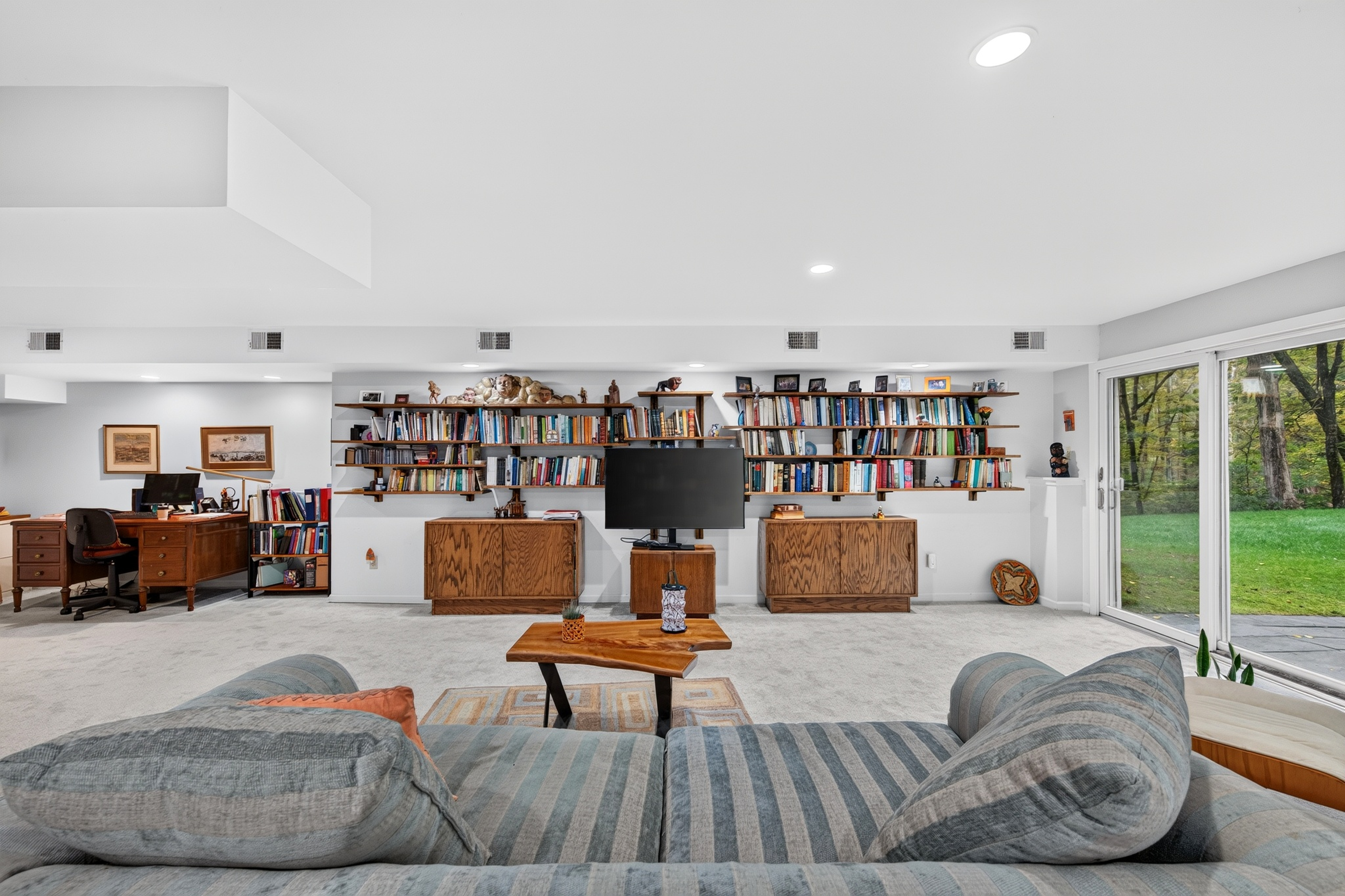  Contemporary Gem Tucked Away on 2.2 Private Acres - 物件實景