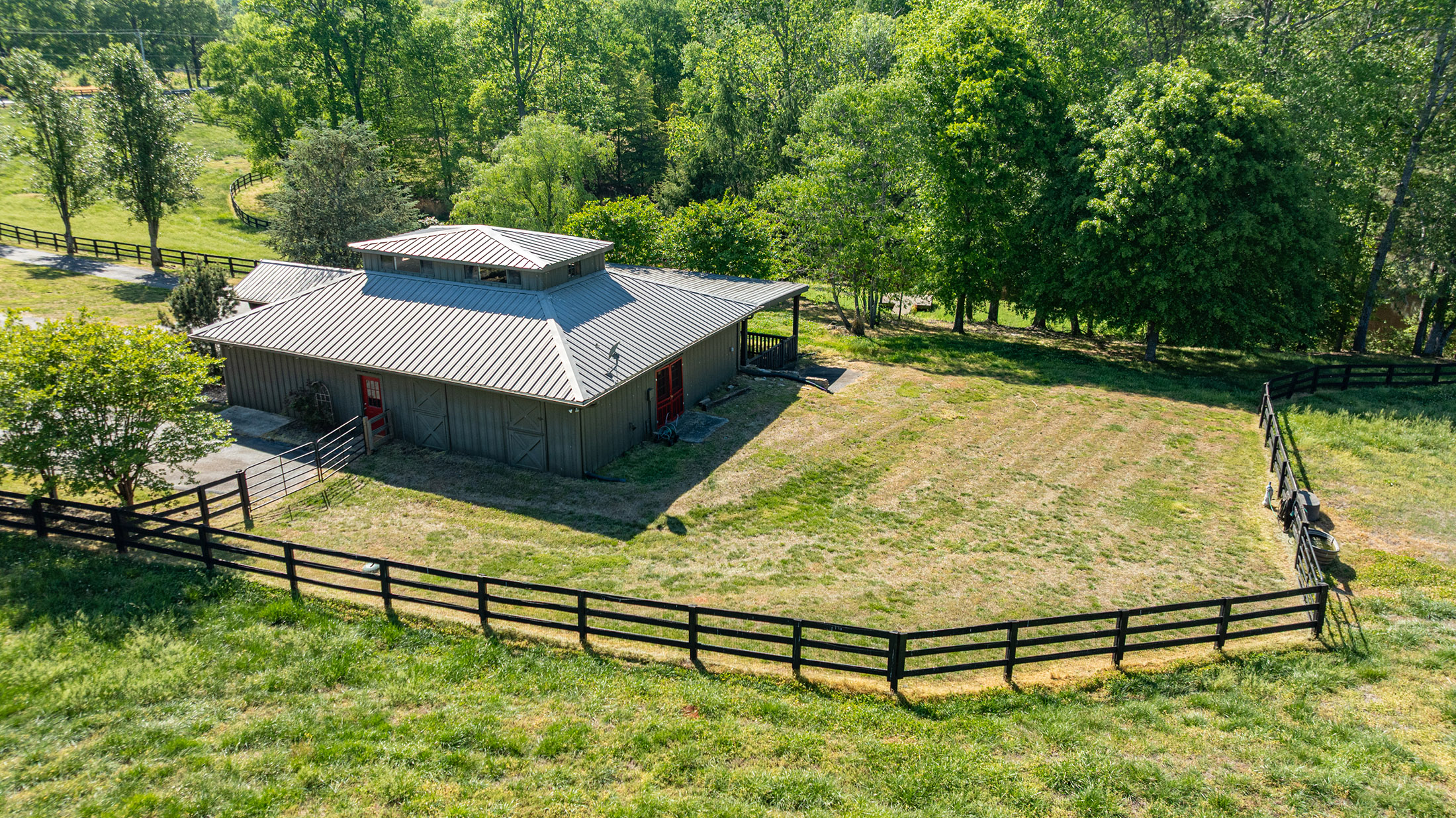  Exceptional Equestrian Estate: A Rare Blend of Luxury, Functionality, and Charm - 物件實景