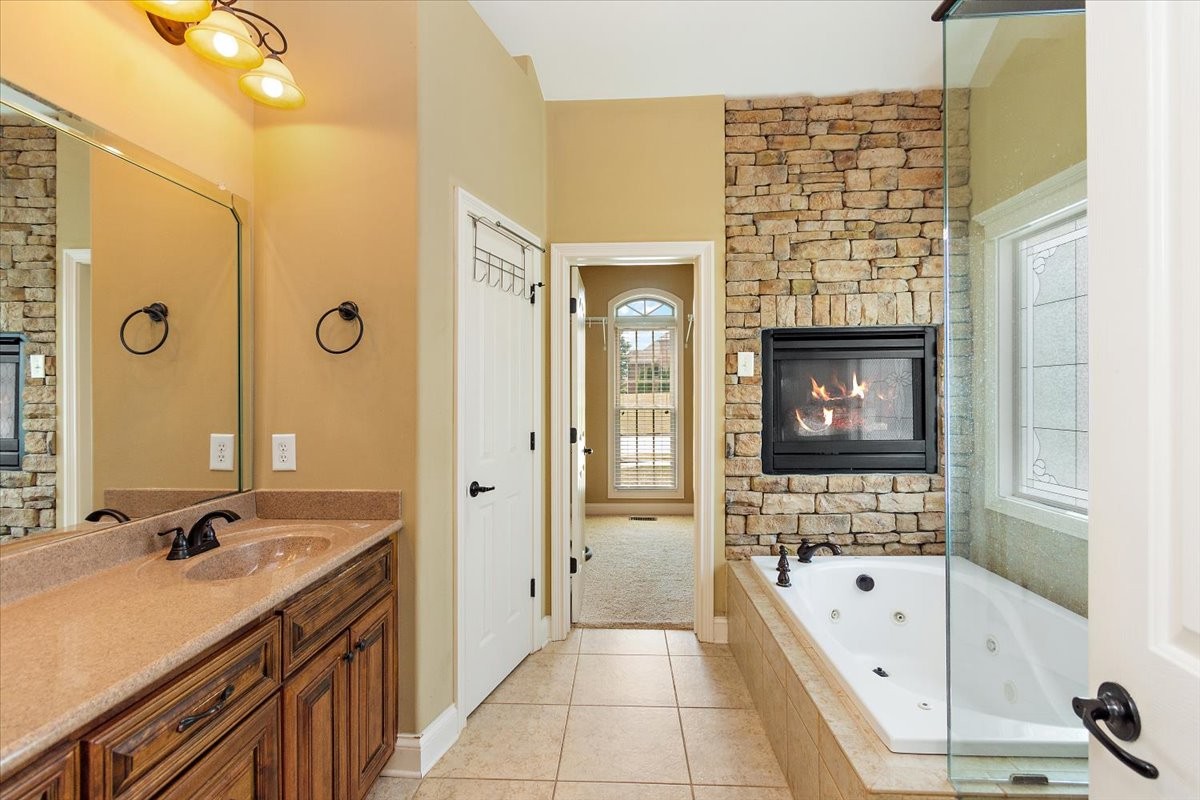 Clarksville, Tennessee, 37043, United States, 4 Bedrooms Bedrooms, ,4 BathroomsBathrooms,Residential,For Sale,1933080