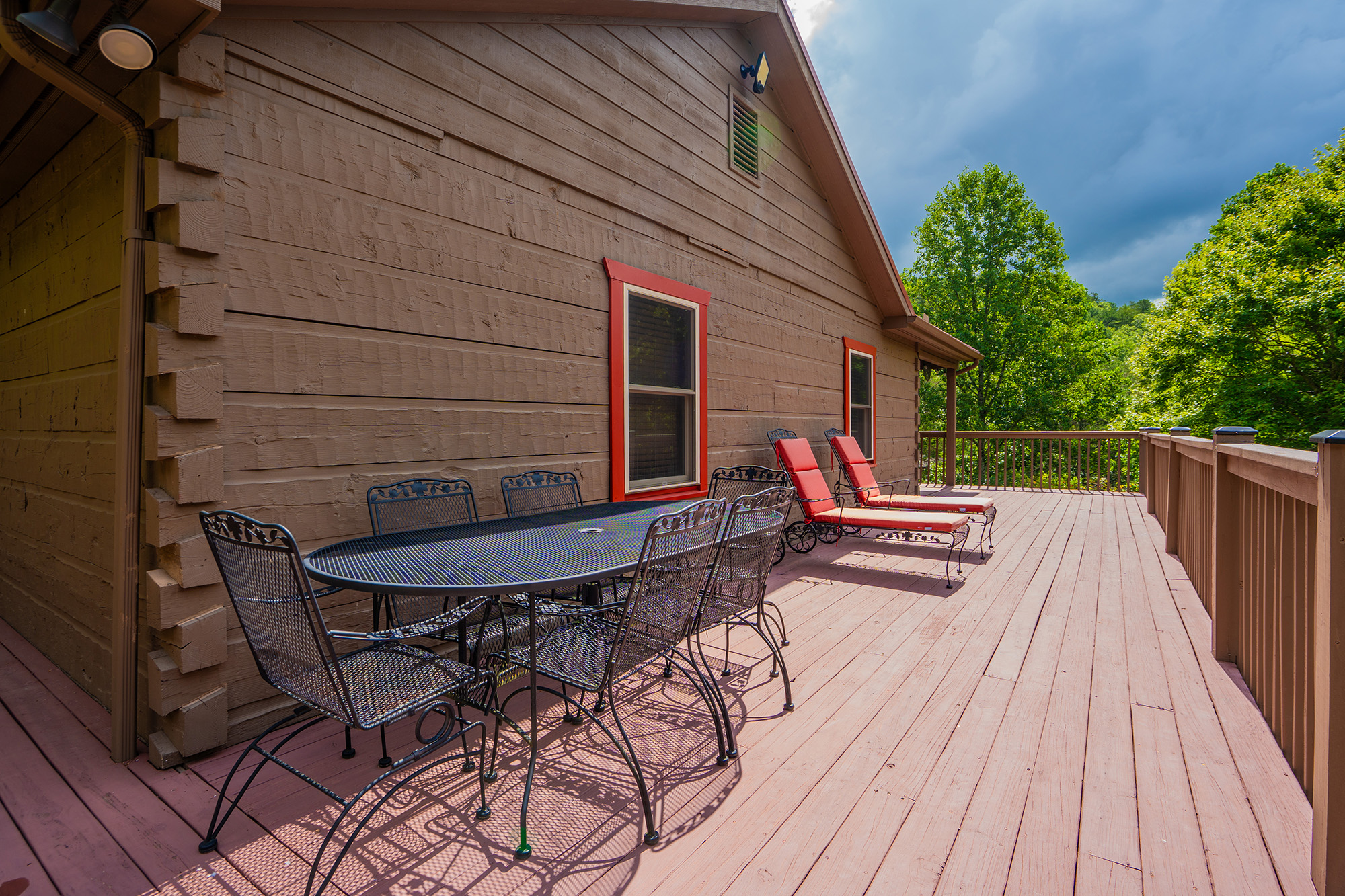 Sevierville, Tennessee, 37862, United States, 3 Bedrooms Bedrooms, ,2 BathroomsBathrooms,Residential,For Sale,1981981