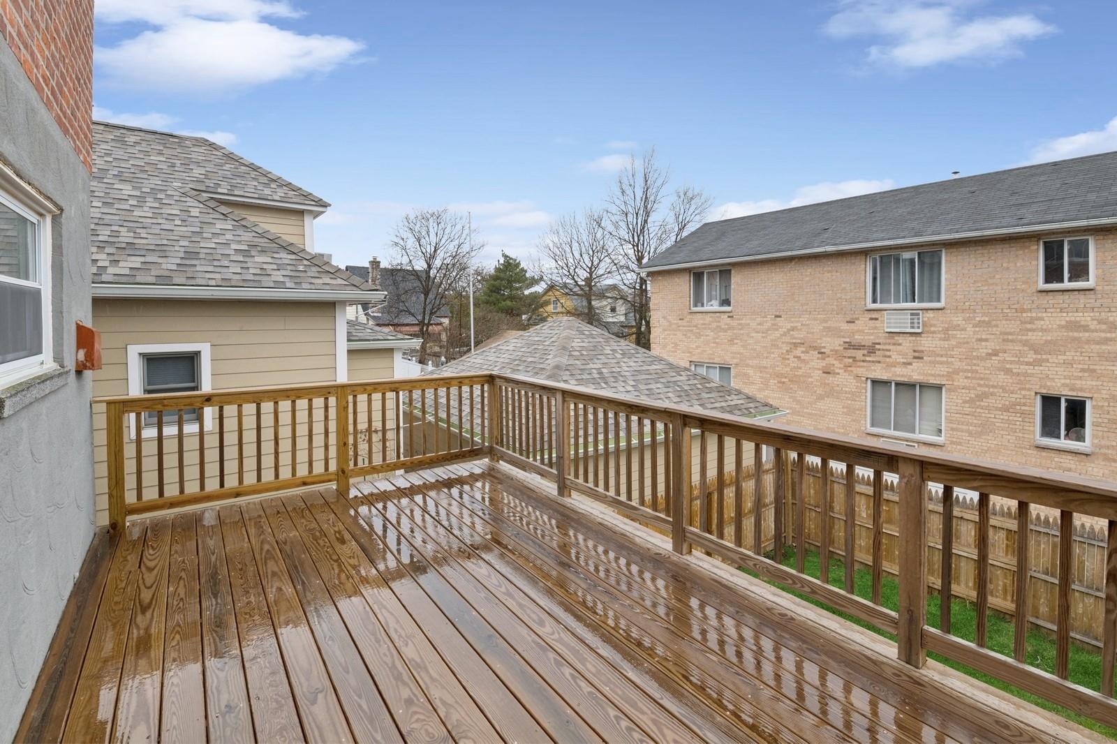Bronx, New York, 10465, United States, 3 Bedrooms Bedrooms, ,2 BathroomsBathrooms,Residential,For Sale,1818956
