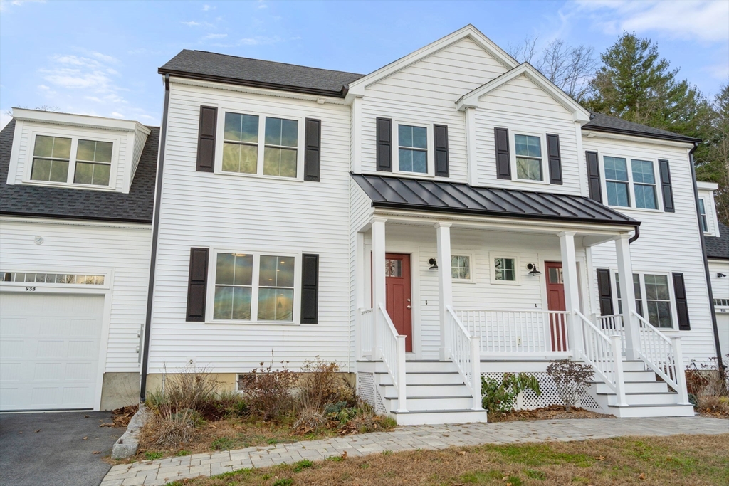 Mendon, Massachusetts, 01756, United States, 3 Bedrooms Bedrooms, ,3 BathroomsBathrooms,Residential,For Sale,1997117