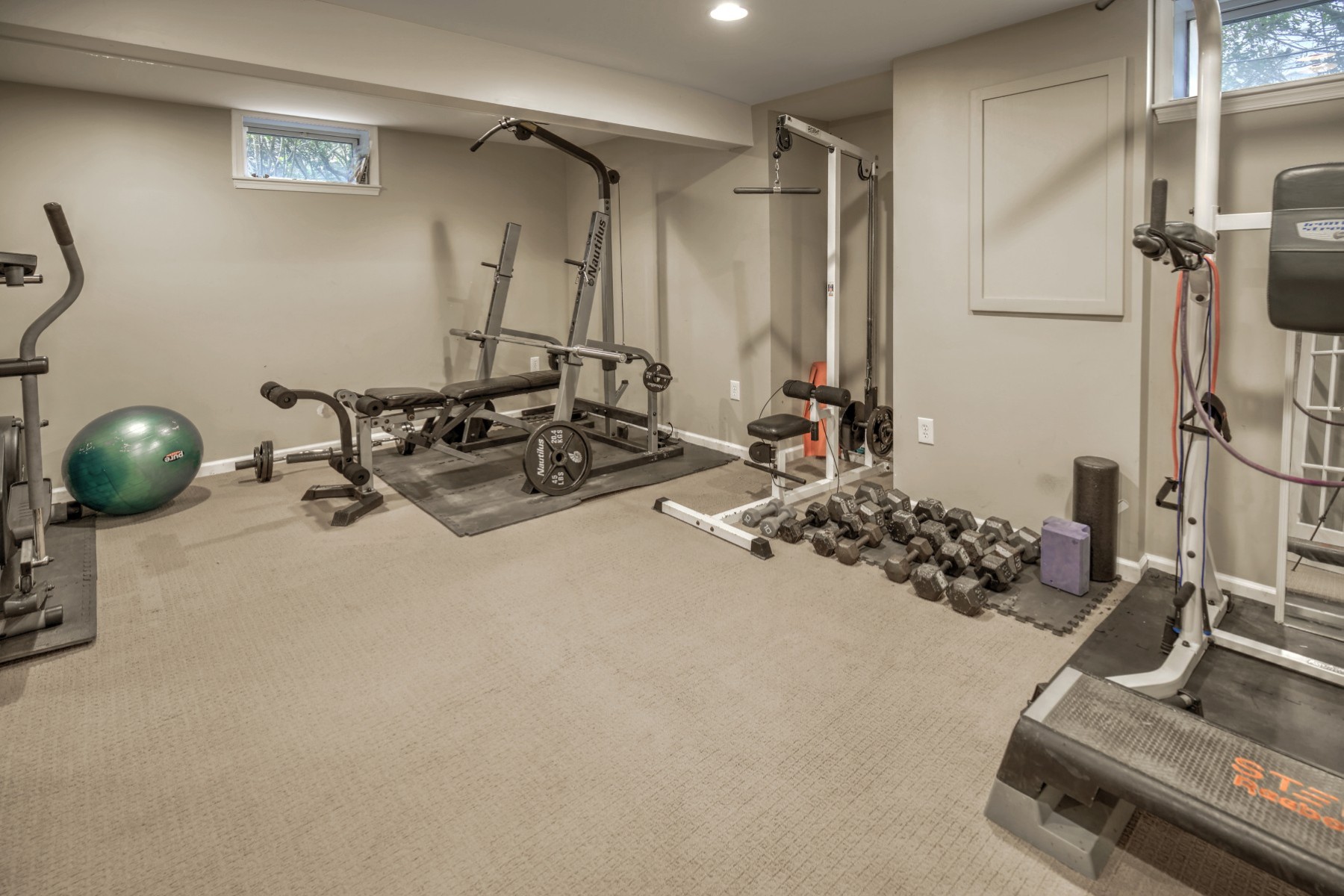  Thoughtfully Designed Living Space Balances Luxury and Everyday Functionality - 物件實景