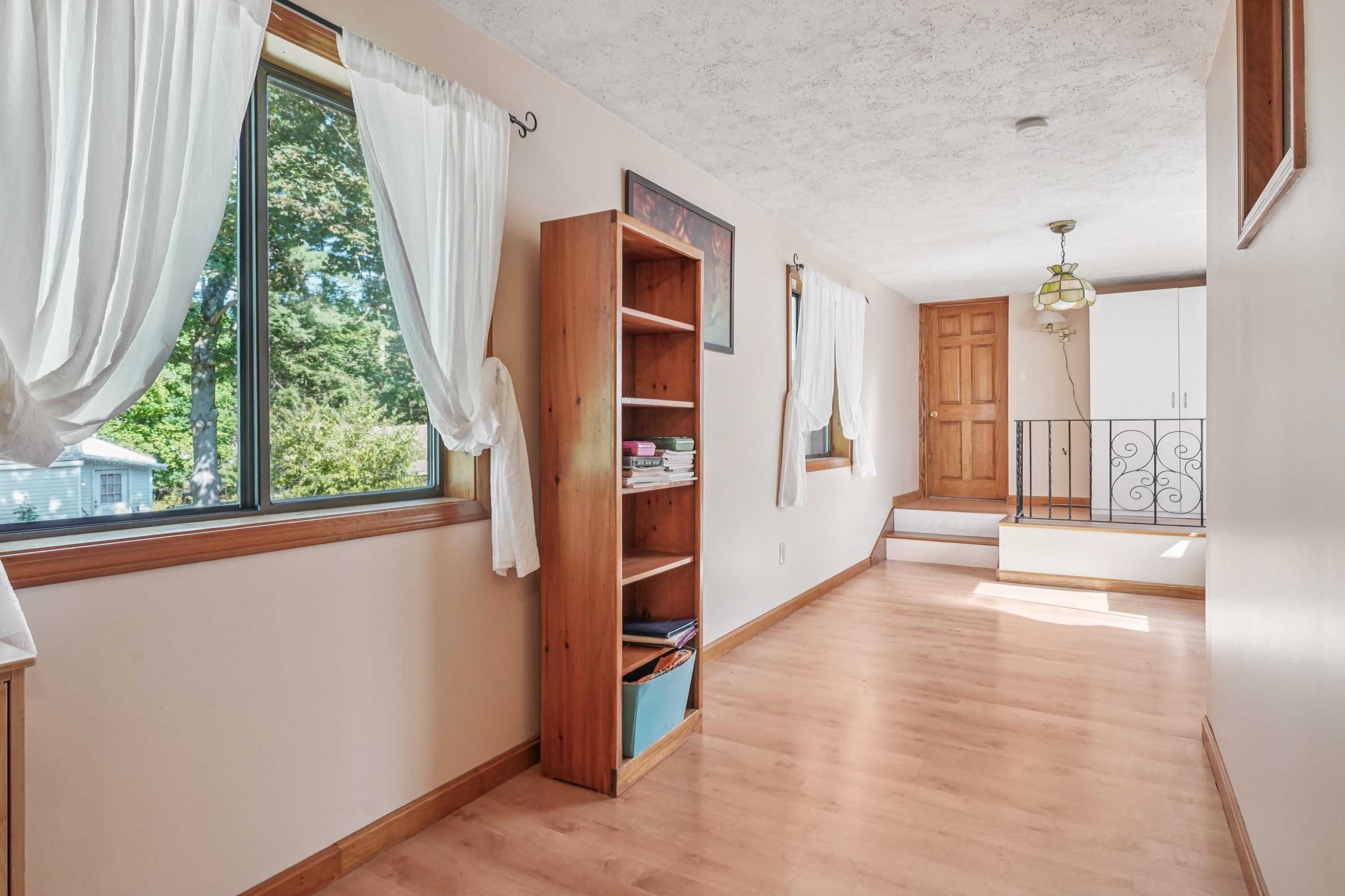 Kingston, New Hampshire, 03848, United States, 3 Bedrooms Bedrooms, ,2 BathroomsBathrooms,Residential,For Sale,1975396