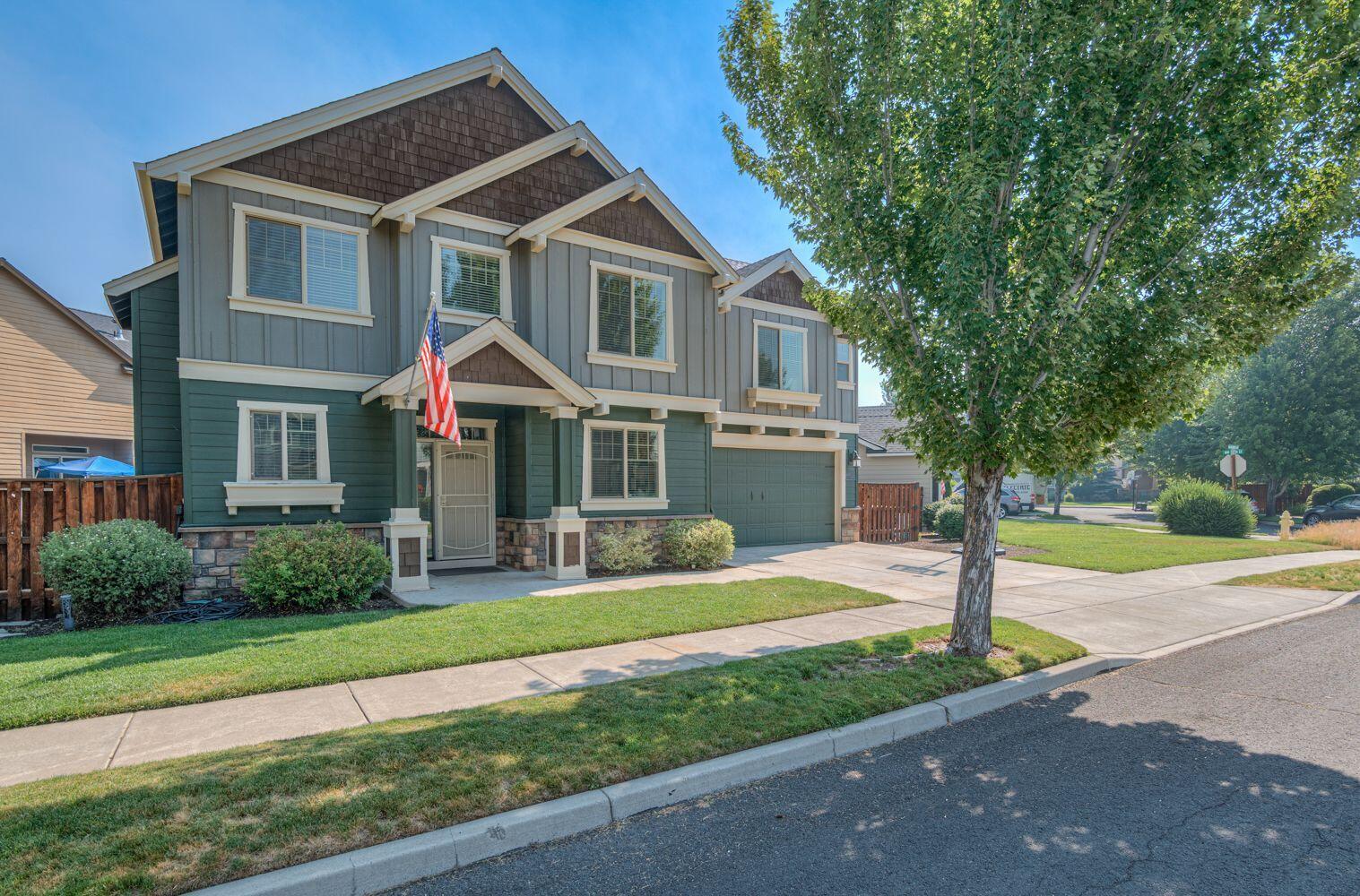Redmond, Oregon, 97756, United States, 4 Bedrooms Bedrooms, ,3 BathroomsBathrooms,Residential,For Sale,1898439
