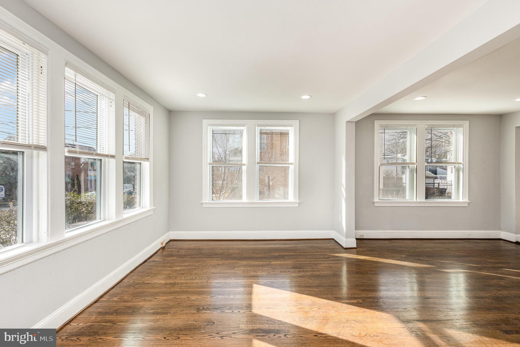 Washington, District of Columbia, 20011, United States, 3 Bedrooms Bedrooms, ,2 BathroomsBathrooms,Residential,For Sale,1999307