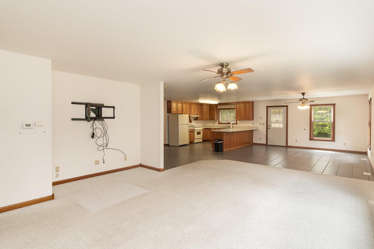 Lowell, Indiana, 46356, United States, 4 Bedrooms Bedrooms, ,3 BathroomsBathrooms,Residential,For Sale,2006020