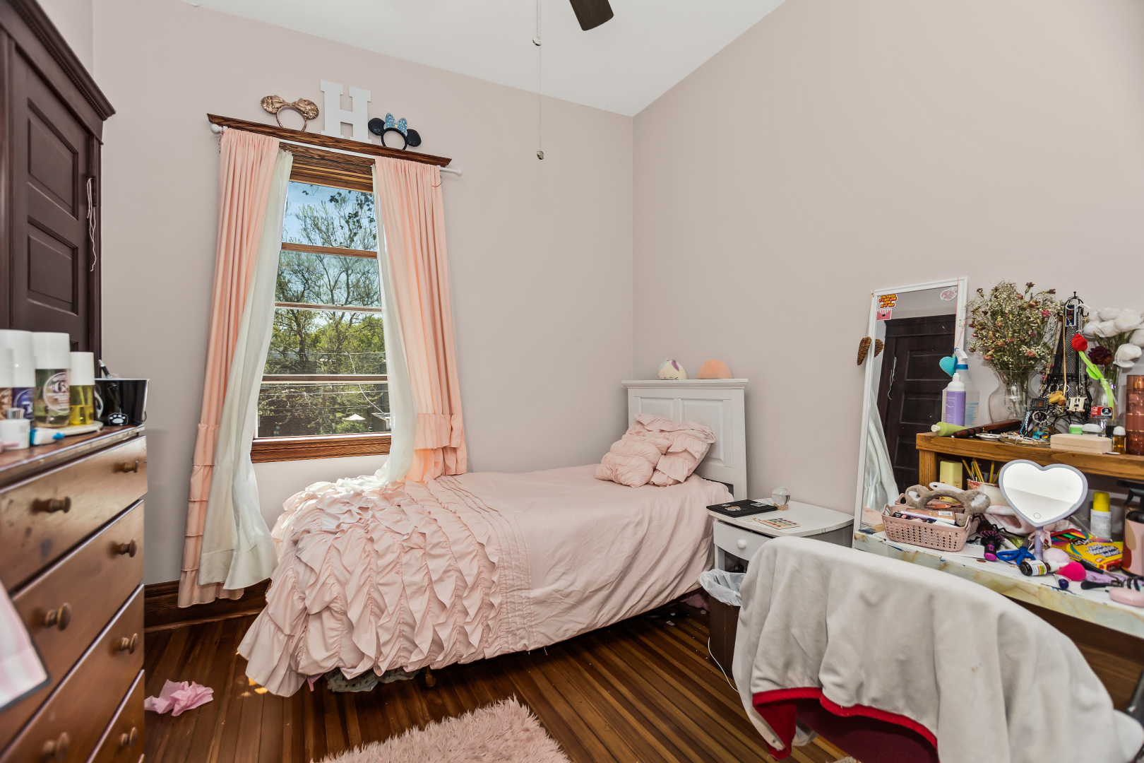 Evanston, Illinois, 60202, United States, 4 Bedrooms Bedrooms, ,1 BathroomBathrooms,Residential,For Sale,1903788