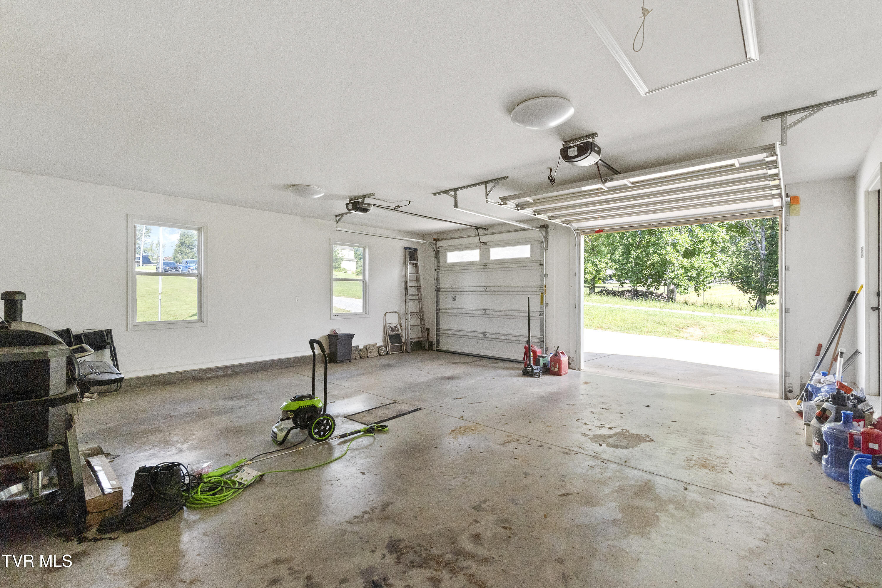 Greeneville, Tennessee, 37745, United States, 3 Bedrooms Bedrooms, ,3 BathroomsBathrooms,Residential,For Sale,1944851