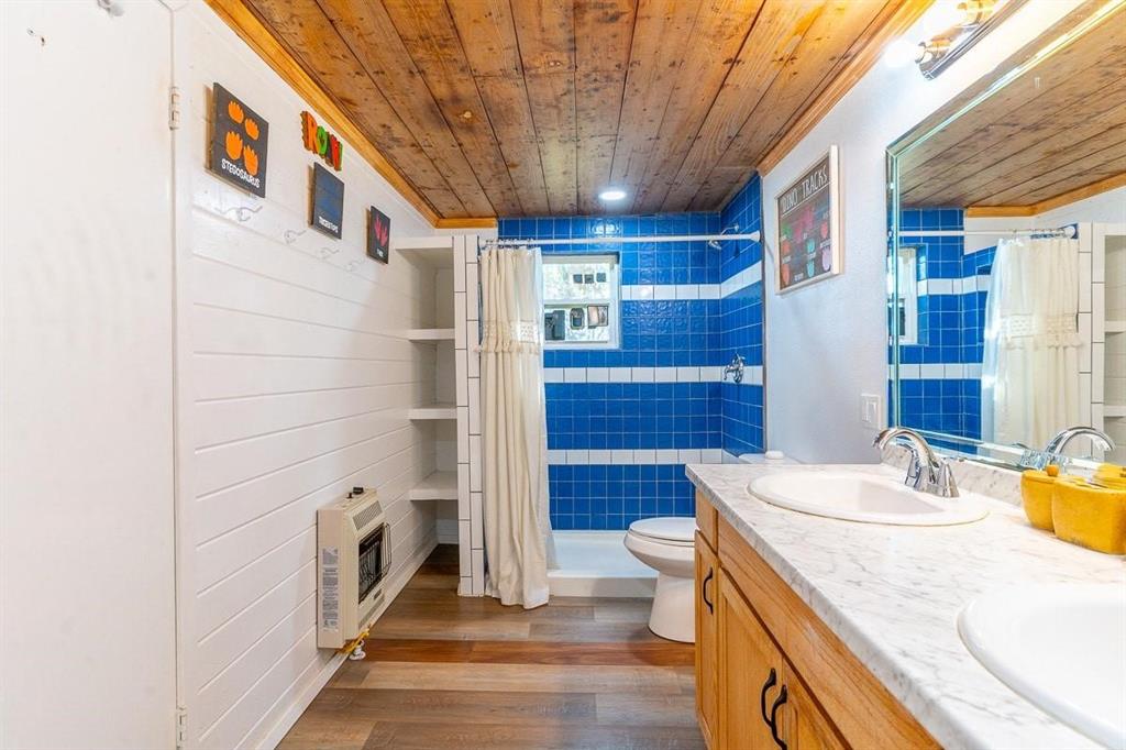 Hillsboro, Texas, 76645, United States, 5 Bedrooms Bedrooms, ,2 BathroomsBathrooms,Residential,For Sale,2006366