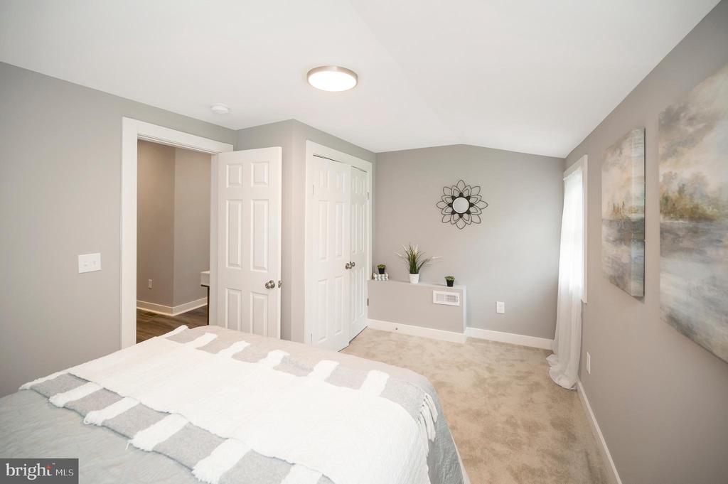 Fredericksburg, Virginia, 22401, United States, 4 Bedrooms Bedrooms, ,3 BathroomsBathrooms,Residential,For Sale,1916037