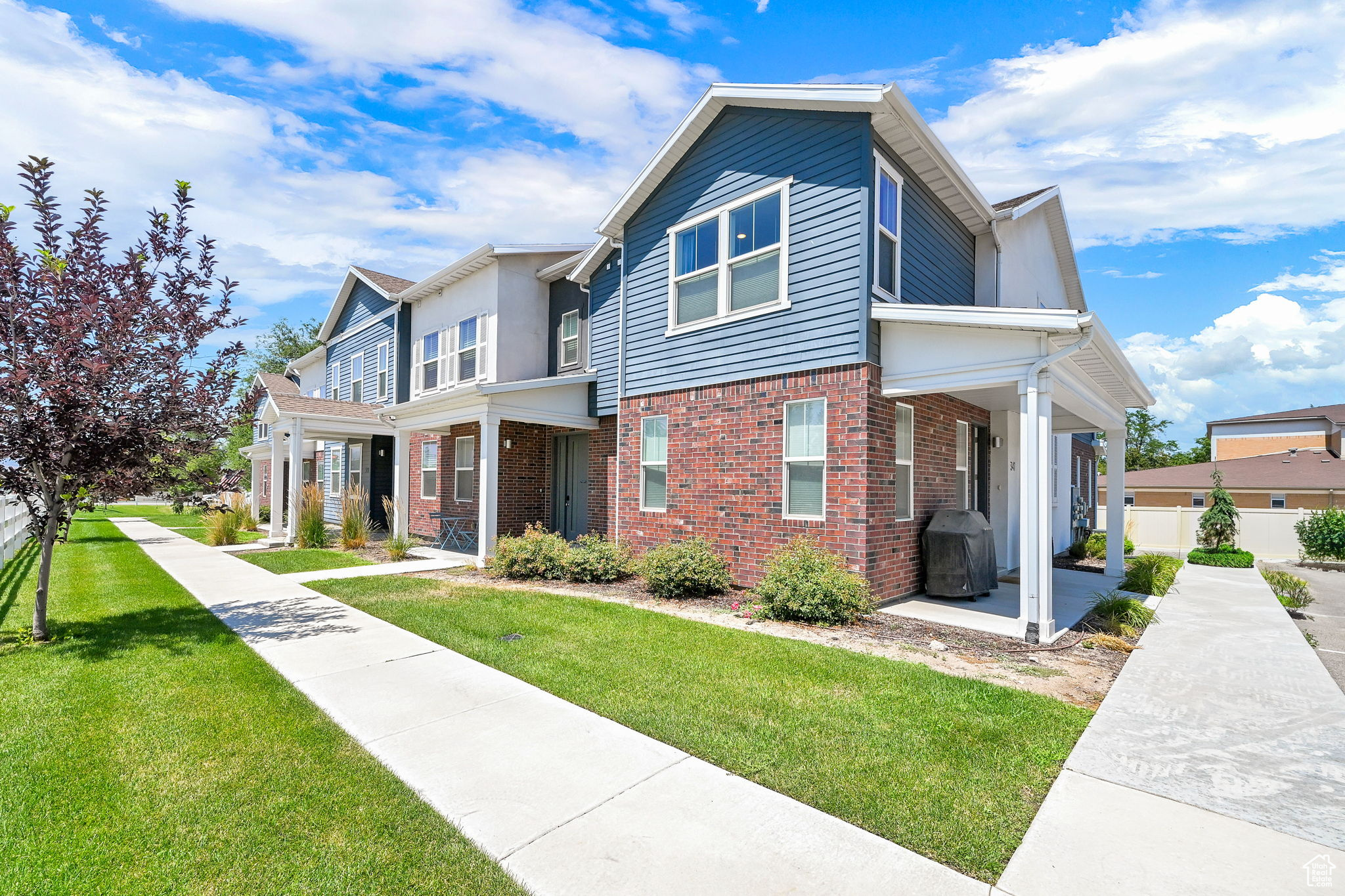 Sandy, Utah, 84070, United States, 3 Bedrooms Bedrooms, ,3 BathroomsBathrooms,Residential,For Sale,1895888