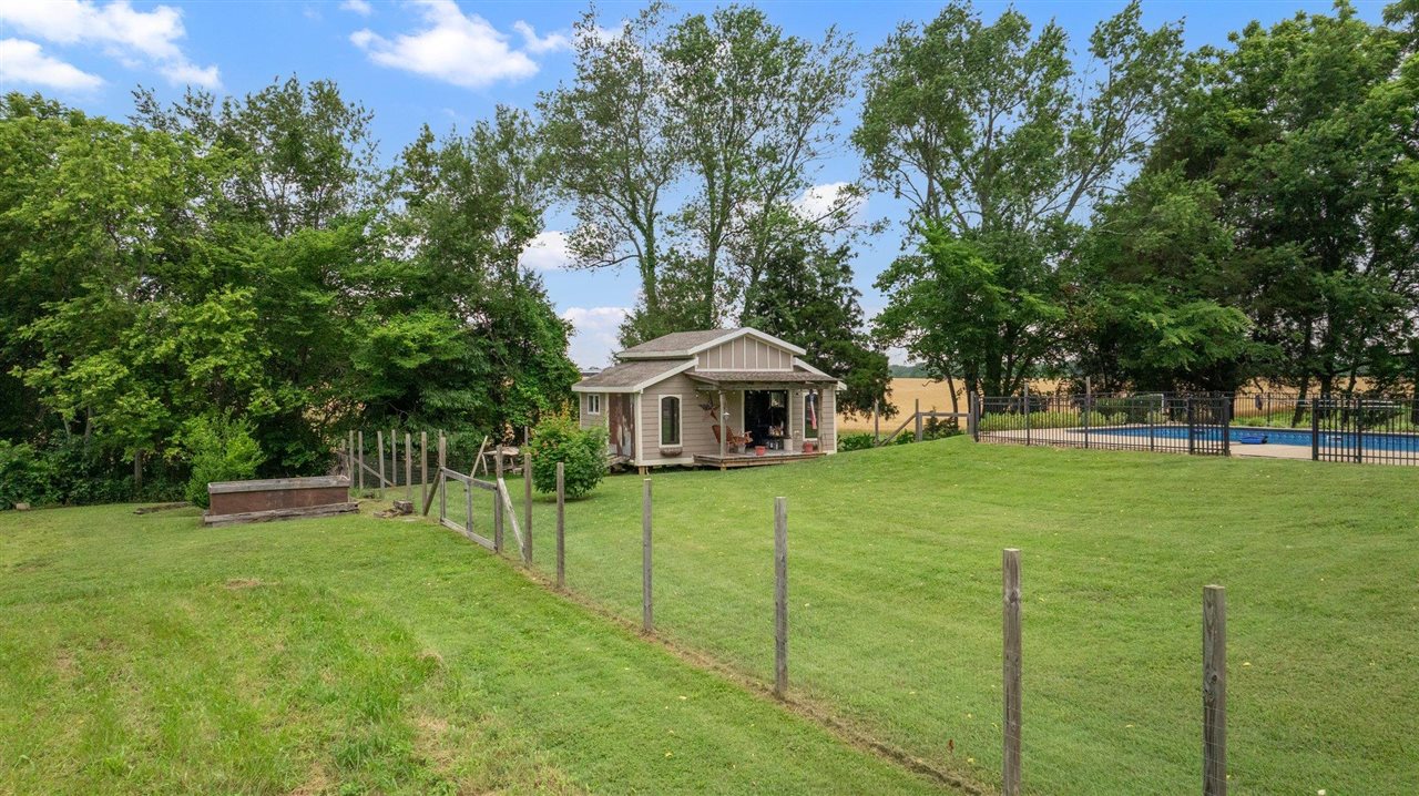 Franklin, Kentucky, 42134, United States, 6 Bedrooms Bedrooms, ,3 BathroomsBathrooms,Residential,For Sale,2002966