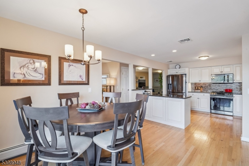 Roxbury Twp., New Jersey, 07850, United States, 4 Bedrooms Bedrooms, ,3 BathroomsBathrooms,Residential,For Sale,2003498