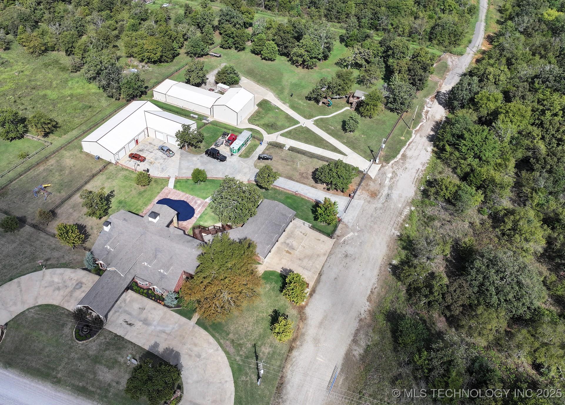 Sallisaw, Oklahoma, 74955, United States, 3 Bedrooms Bedrooms, ,3 BathroomsBathrooms,Residential,For Sale,2009698