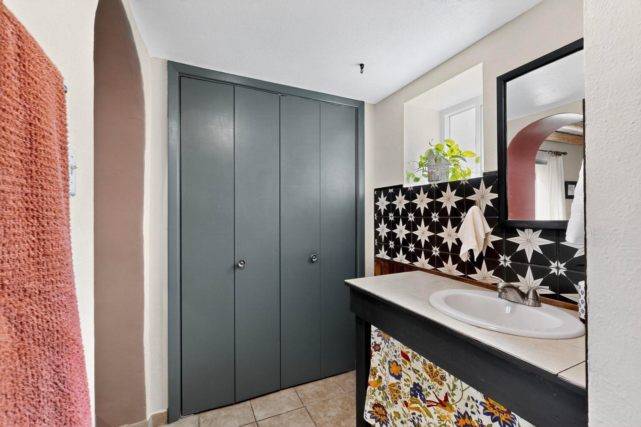 Santa Fe, New Mexico, 87505, United States, 3 Bedrooms Bedrooms, ,2 BathroomsBathrooms,Residential,For Sale,1971309