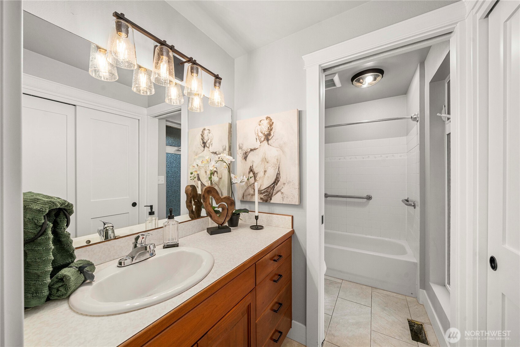 Federal Way, Washington, 98003, United States, 4 Bedrooms Bedrooms, ,2 BathroomsBathrooms,Residential,For Sale,1924740